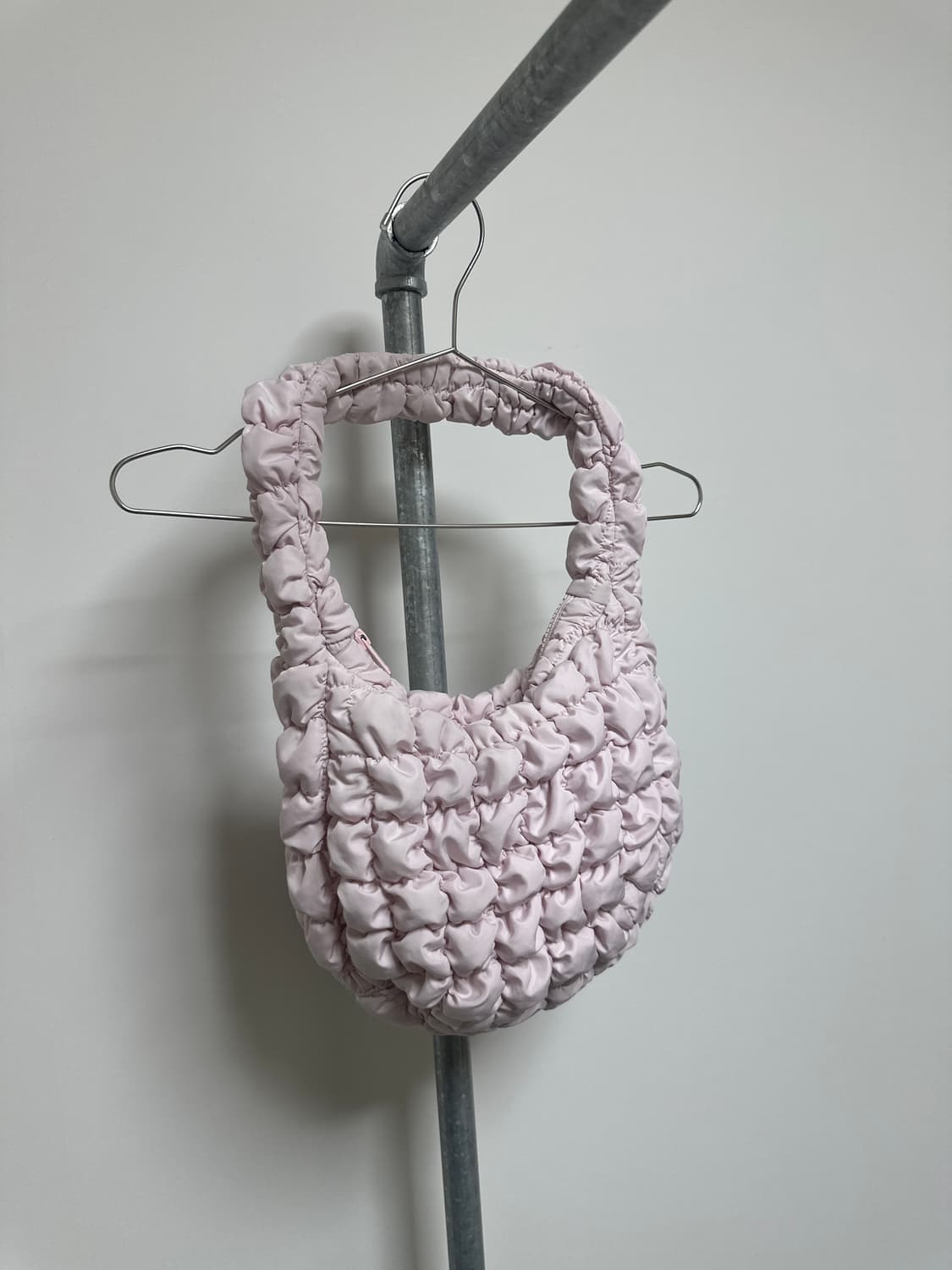 코스 구름백 스몰 라일락 상품이미지3