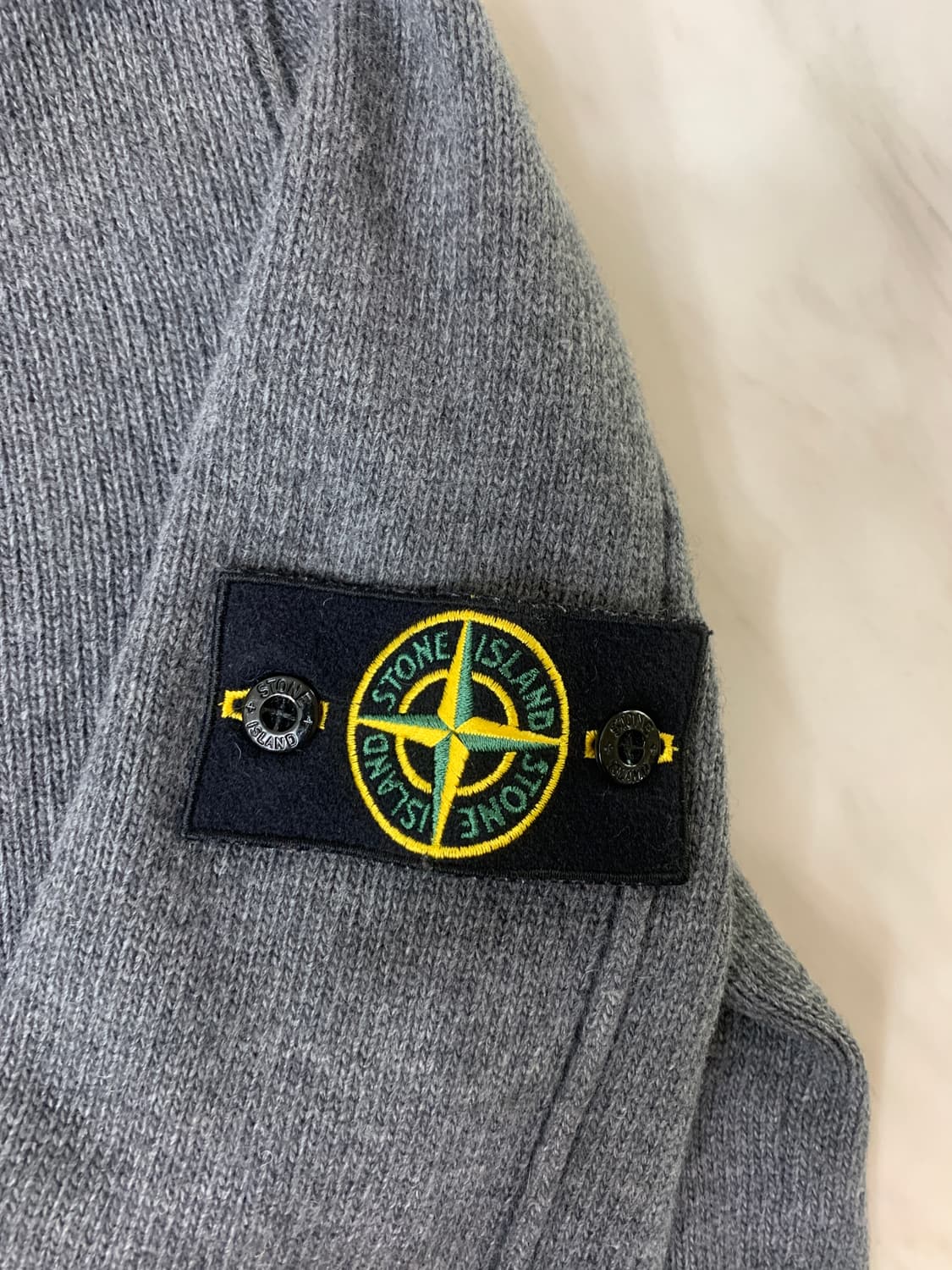 스톤아일랜드 그레이 니트 L사이즈 S급상태 상품이미지2
