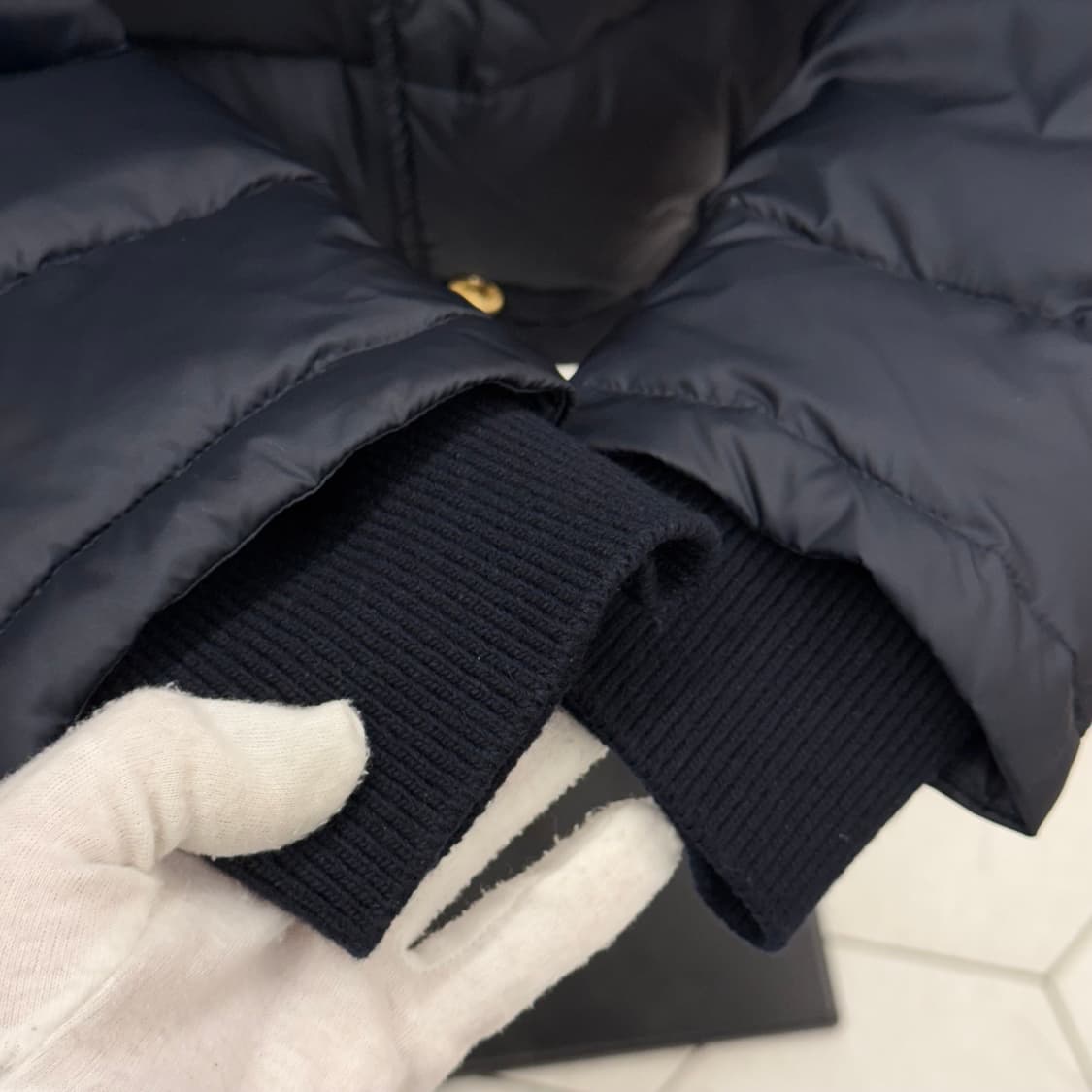 [4] 톰브라운 사선완장 나일론 금장 패딩 상품이미지4