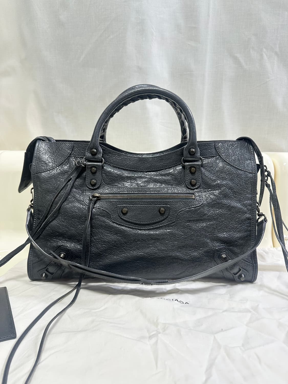 [A+ 정품] 발렌시아가 시티 모터백 미디움 다크그레이 상품이미지1