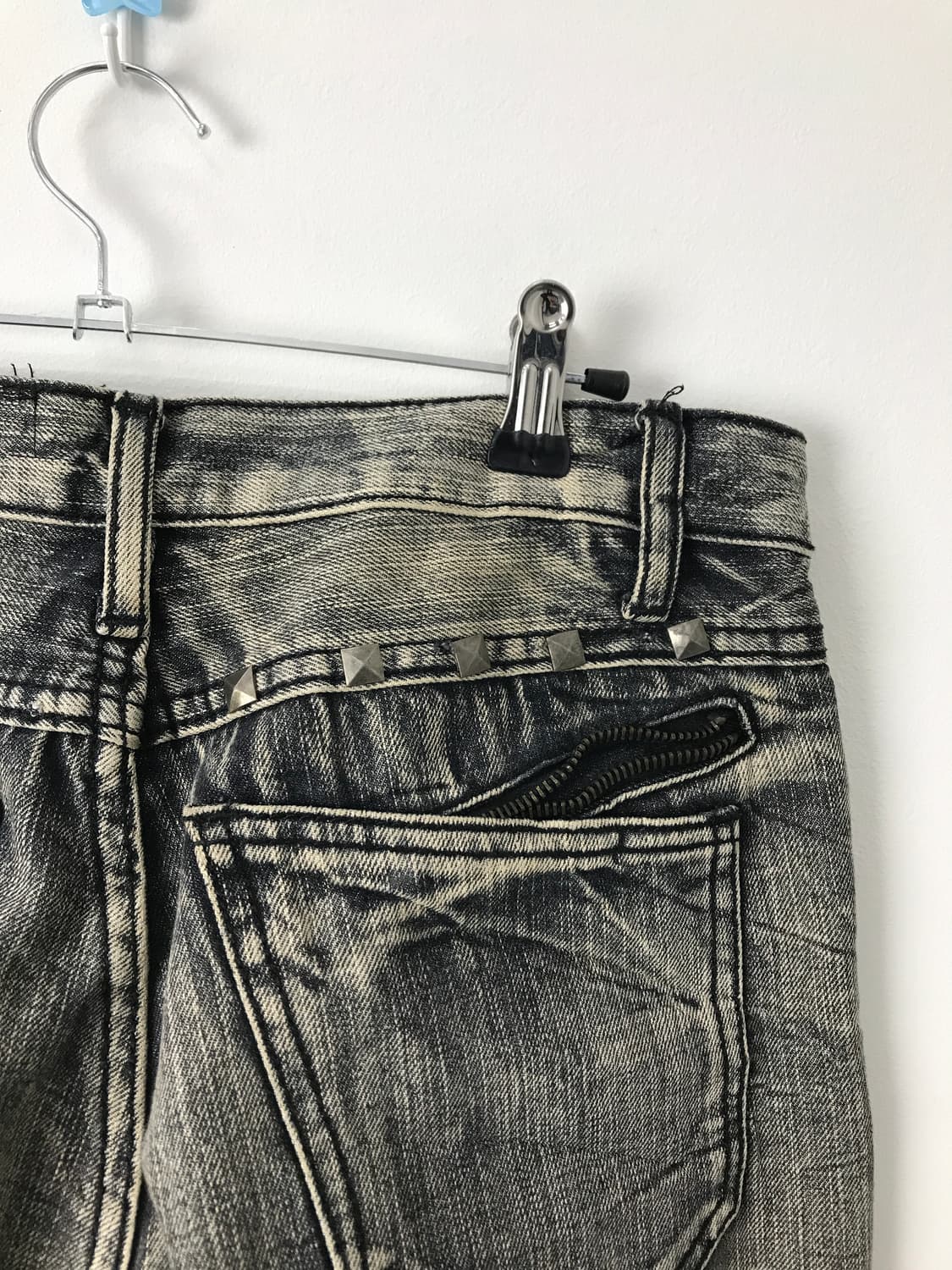 'GLAD NEWS' Heavy Distressed Denim Jeans 상품이미지5