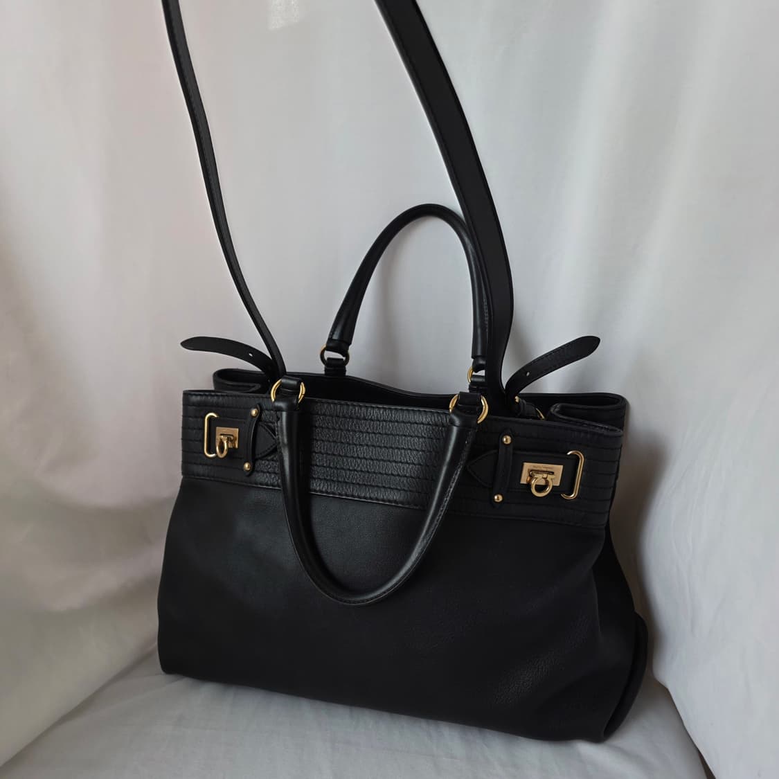 [정품] 페레가모 간치니 락버클 여성 숄더백 토트백 크로스백 상품이미지9