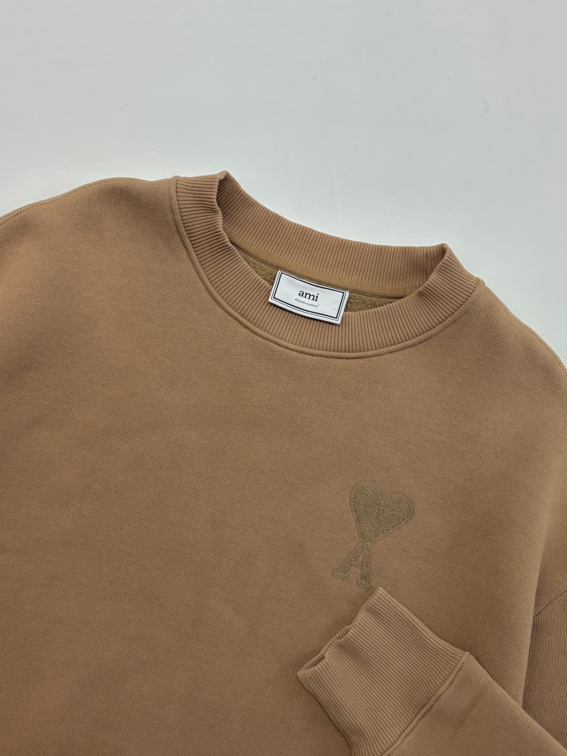 Ami 아미 20 FW 빅 하트로고 자수 브라운 맨투맨 상품이미지3