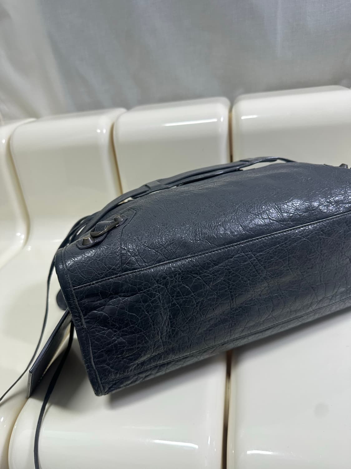 [A 정품] 발렌시아가 시티 모터백 미디움 다크그레이 상품이미지3