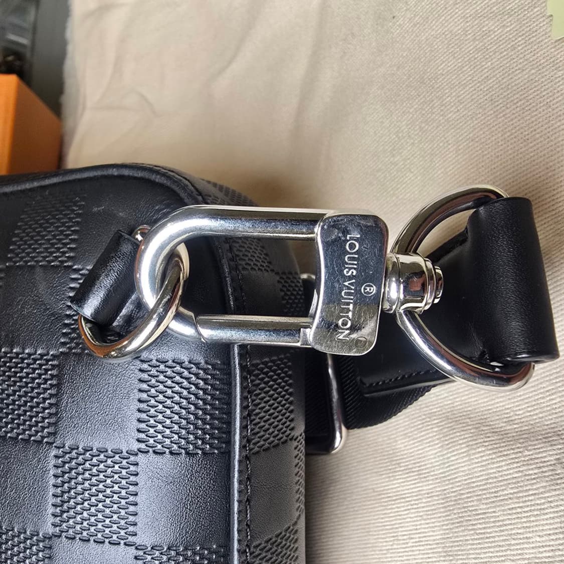 [중고/정품] 루이비통 에비뉴 슬링 백 다미에 인피니티 상품이미지7
