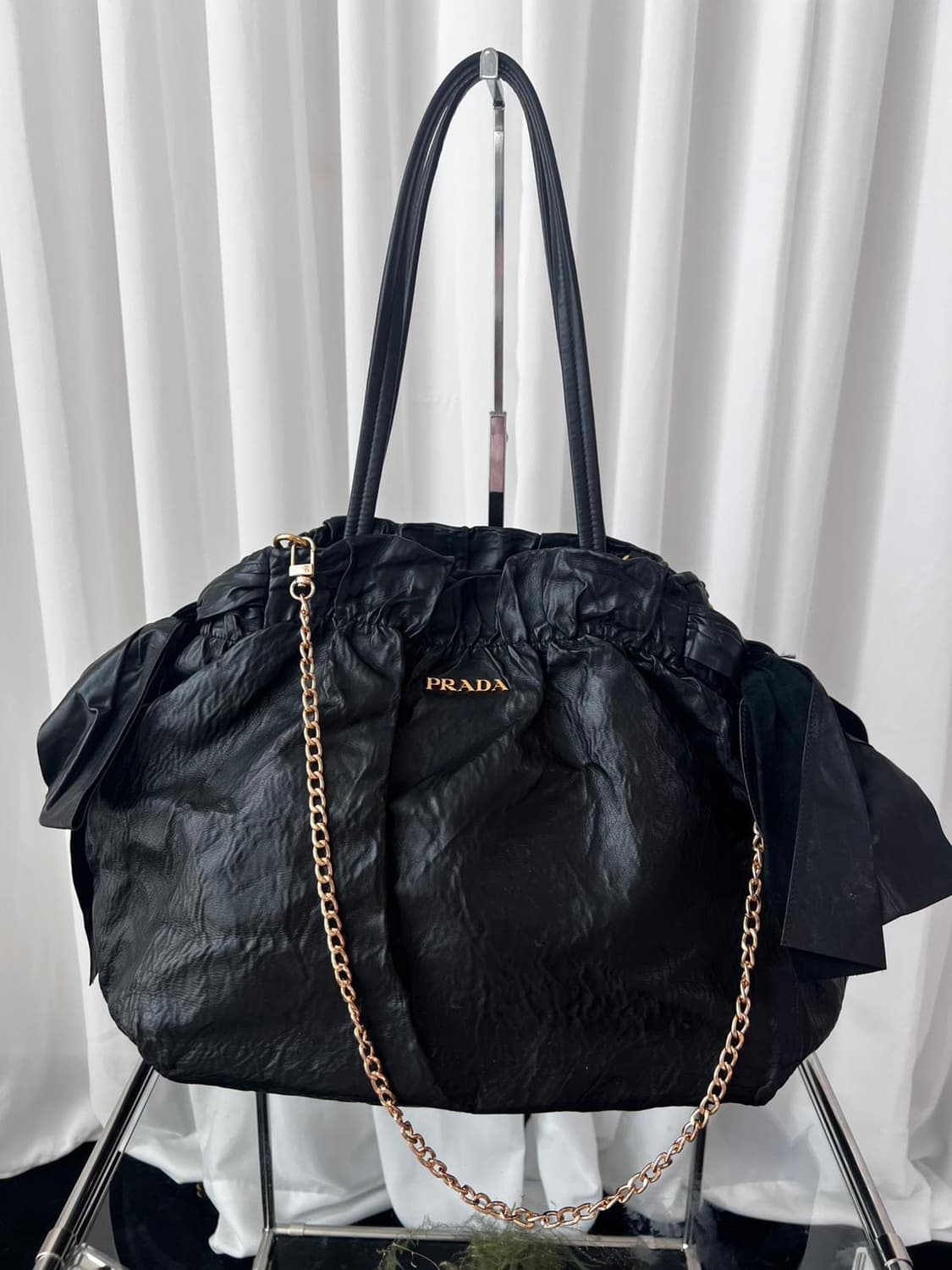 프라다 블랙 보우 레더 리본 사첼백 상품이미지3