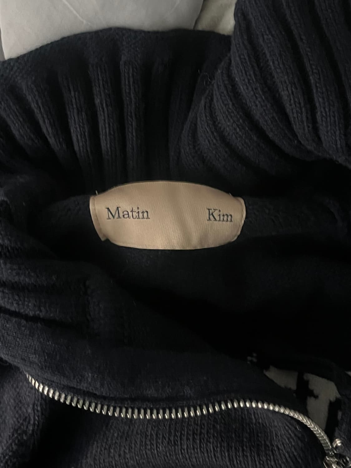 마뗑킴 백로고 니트 집업 네이비 상품이미지2