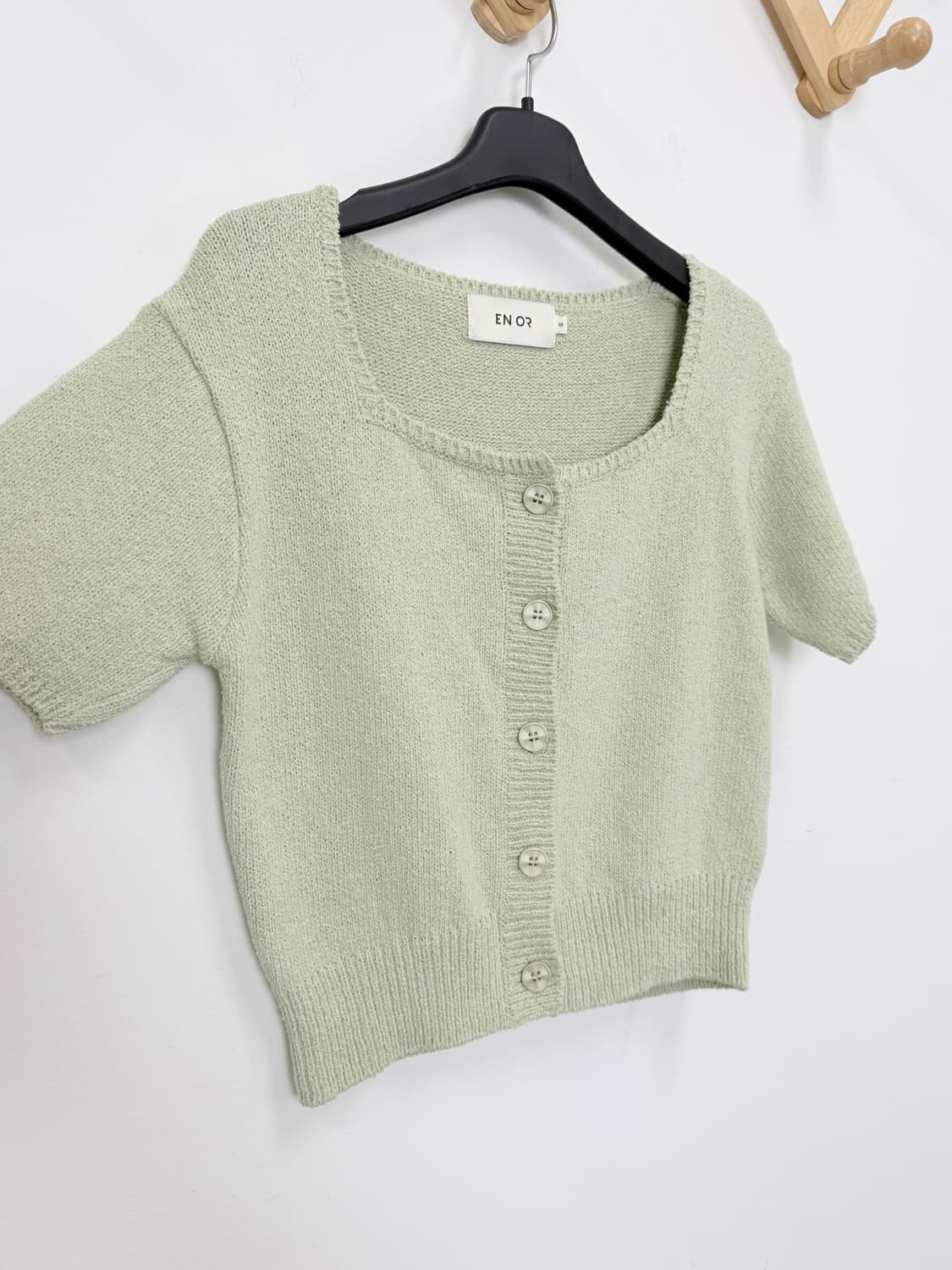 엔오르 스퀘어넥 크롭 가디건 상품이미지3