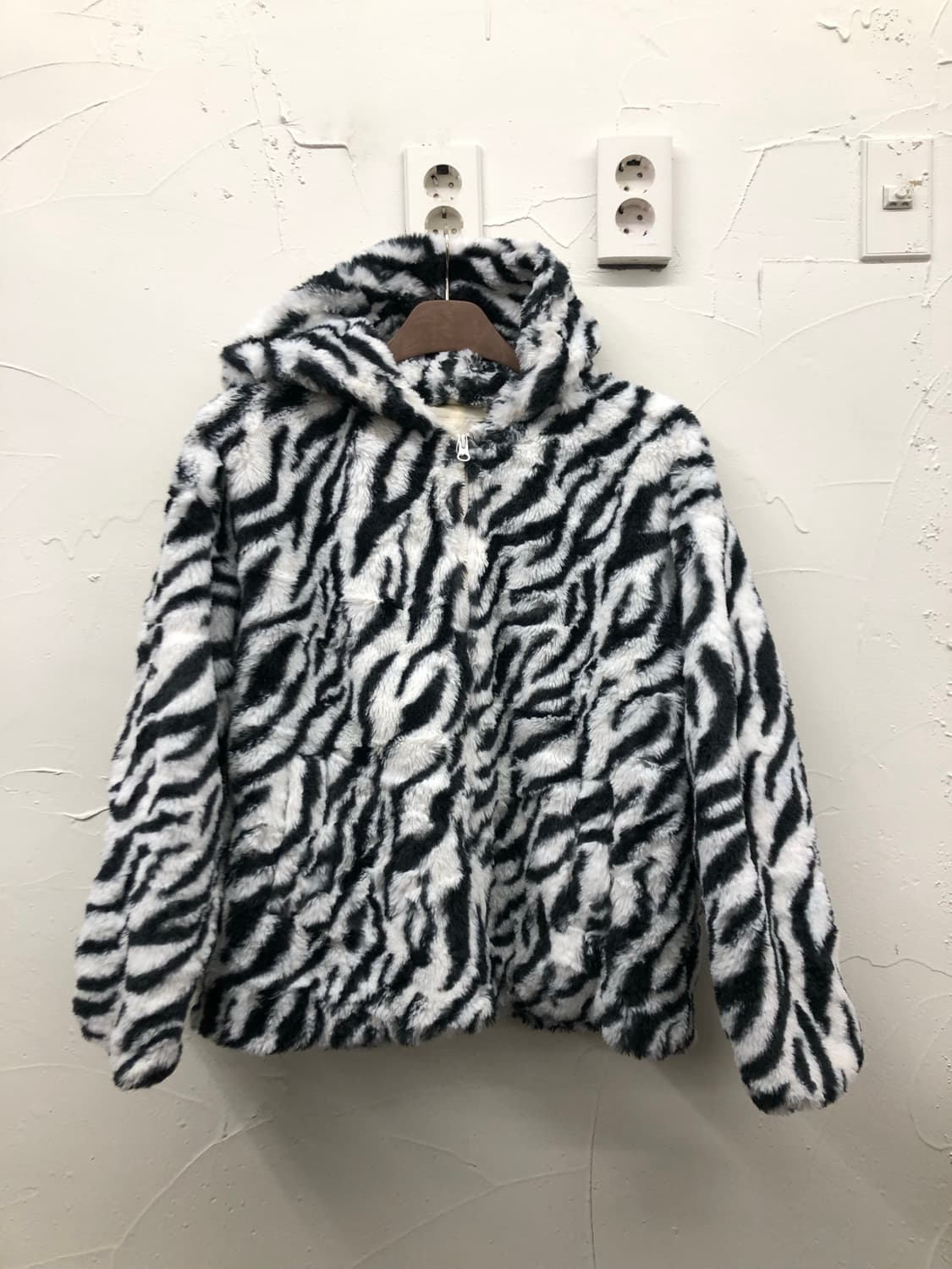 colza 지브라 후드 패이크 퍼 자켓 상품이미지1