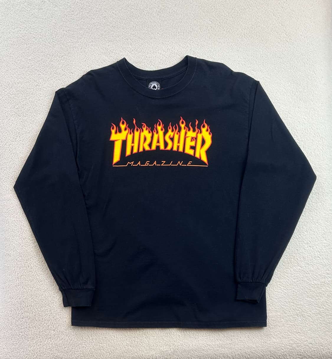 트래셔 플레임 로고 롱슬리브 상품이미지1