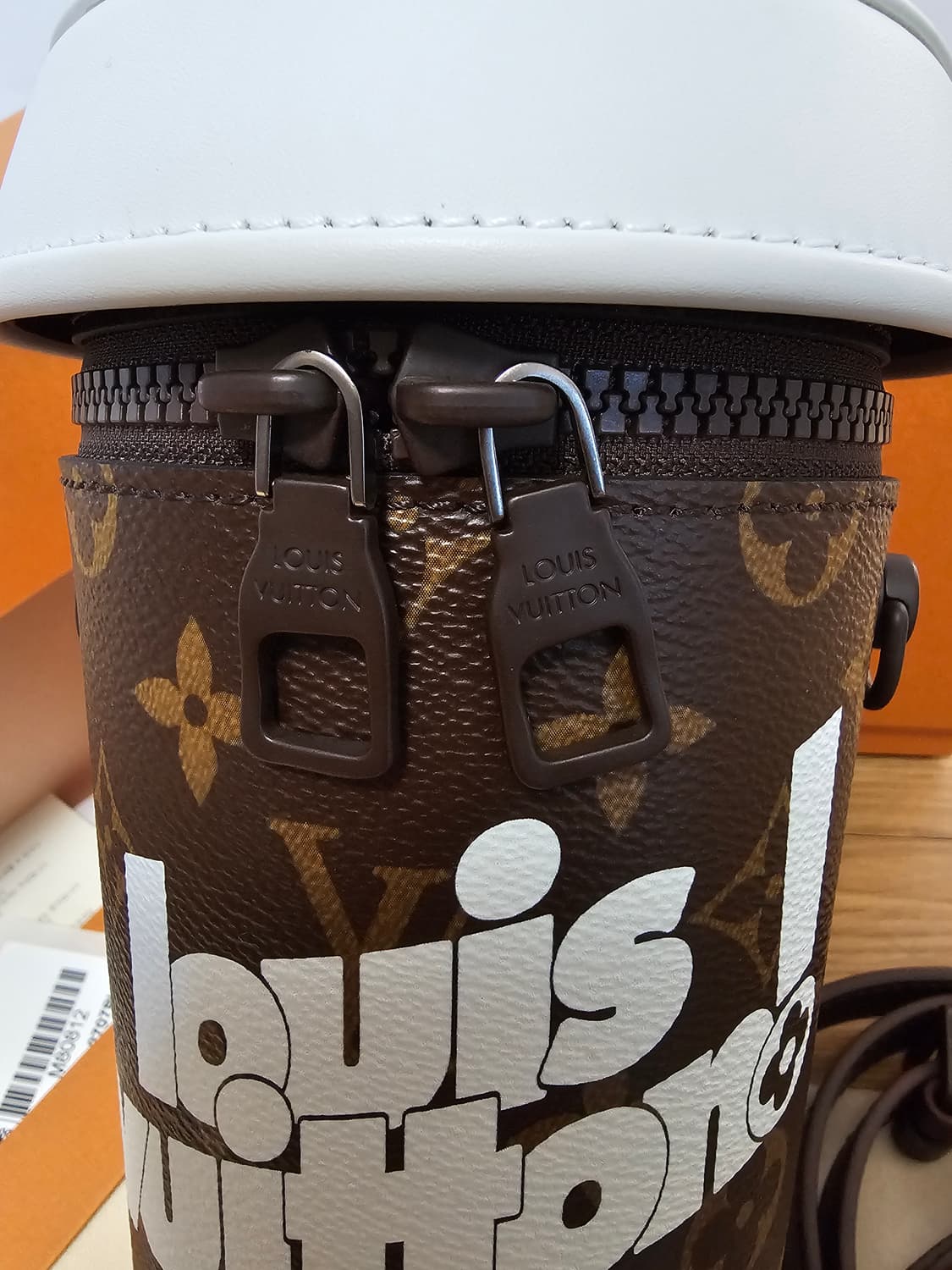 루이비통 버질아블로 한정판 커피컵 크로스백 (새상품) 상품이미지10