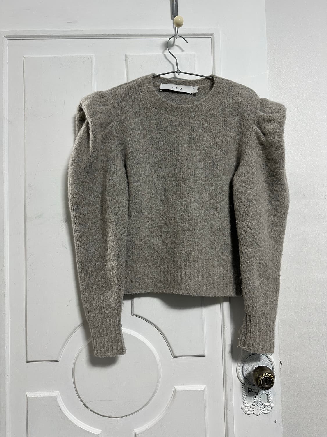 이로 IRO 퍼프 숄더 울 크롭 니트 상품이미지1