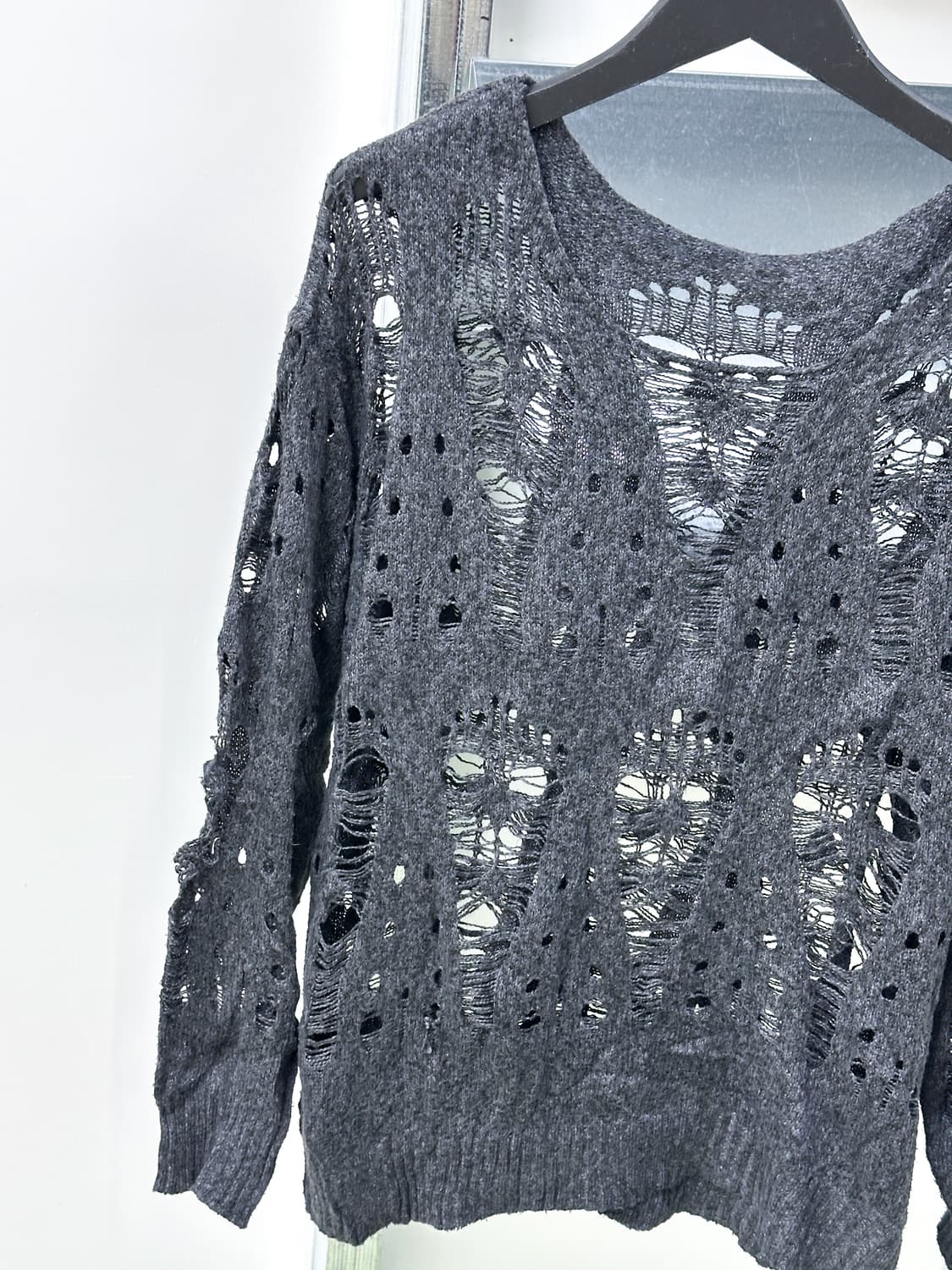 charcoal distressed knit 상품이미지4