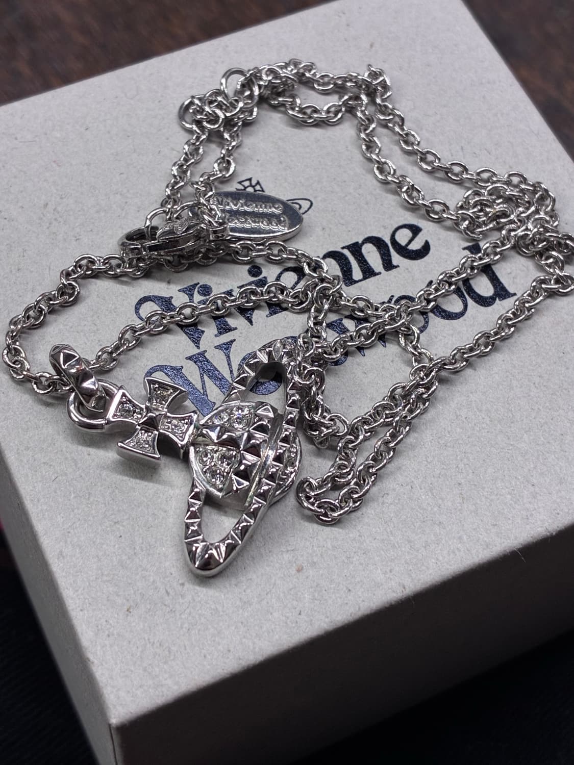 반택포)비비안웨스트우드 메이페어 바스 릴리프 목걸이 상품이미지3