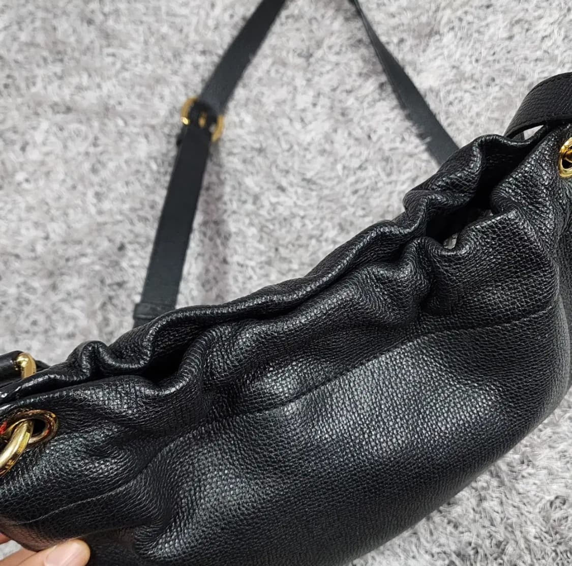 버버리 레더 크로스백 상품이미지6