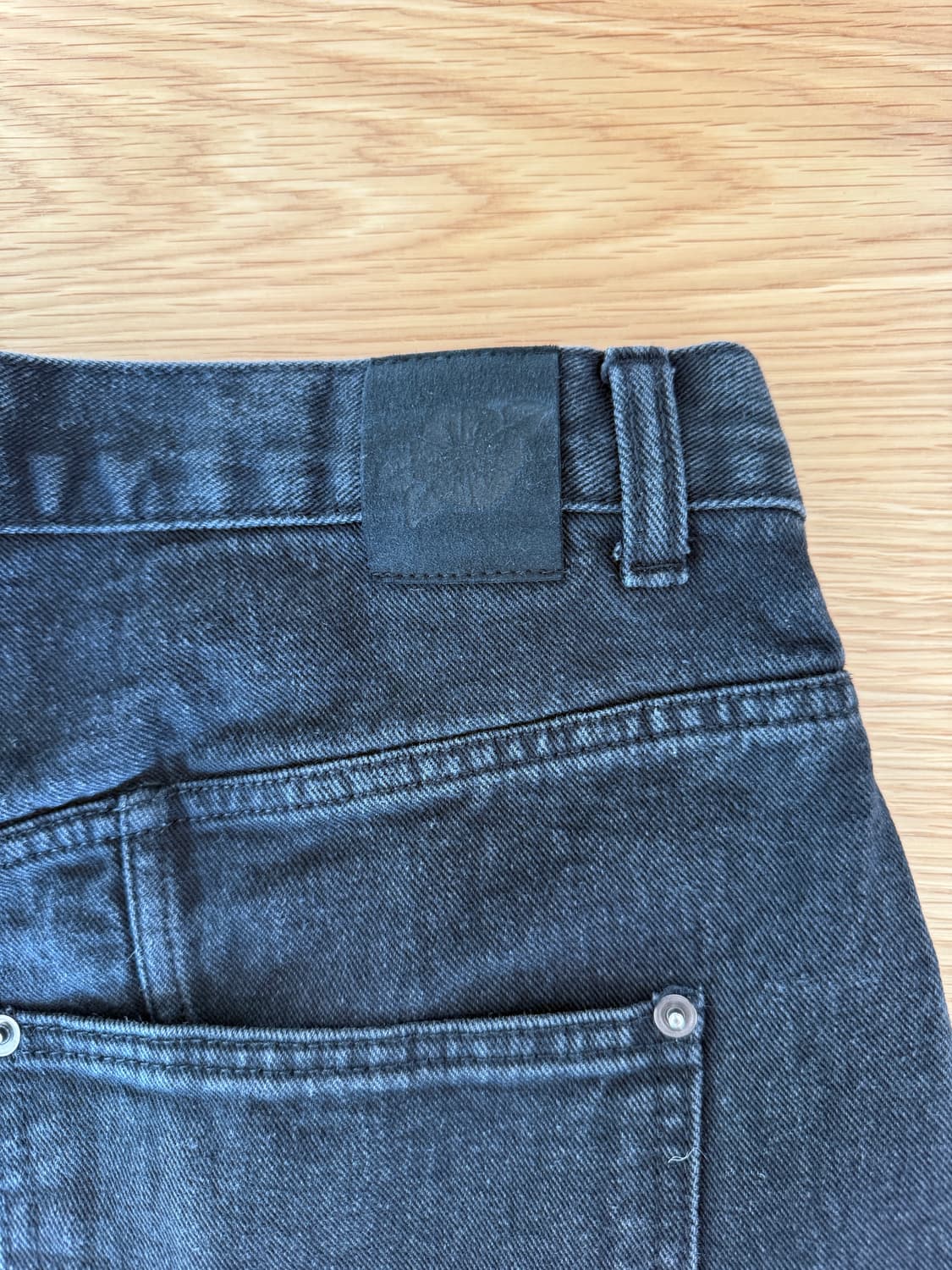 비슬로우(BESLOW) 턱 흑청 데님 팬츠 상품이미지6