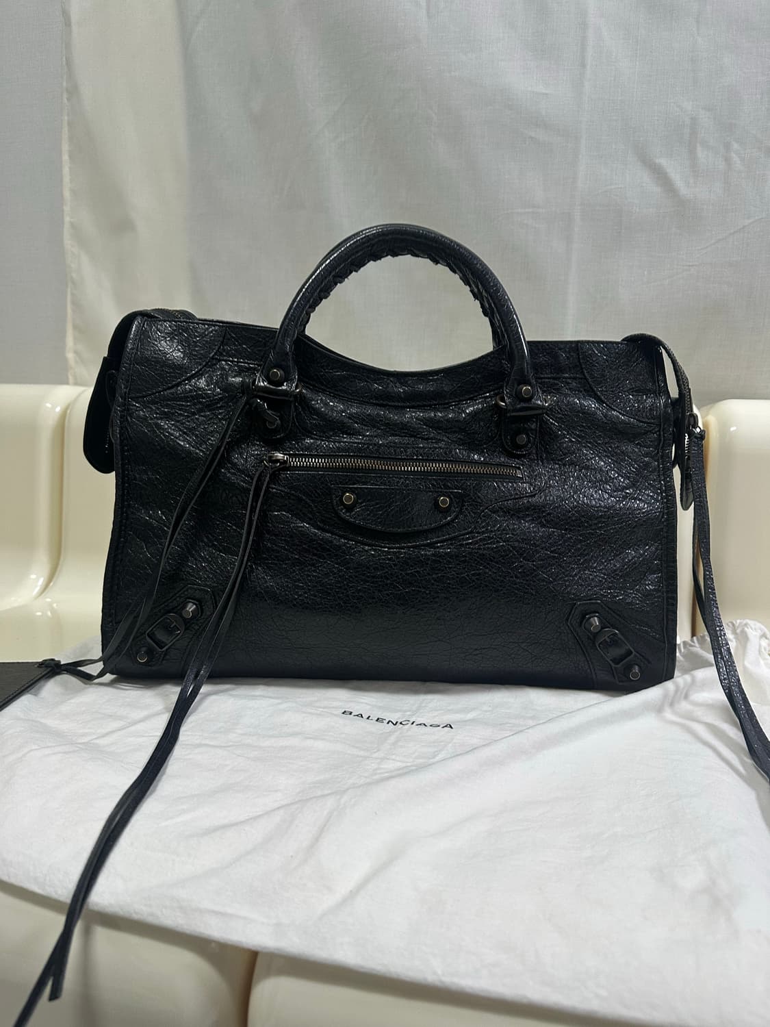 [A 정품] 발렌시아가 시티 모터백 미디움 블랙 상품이미지6