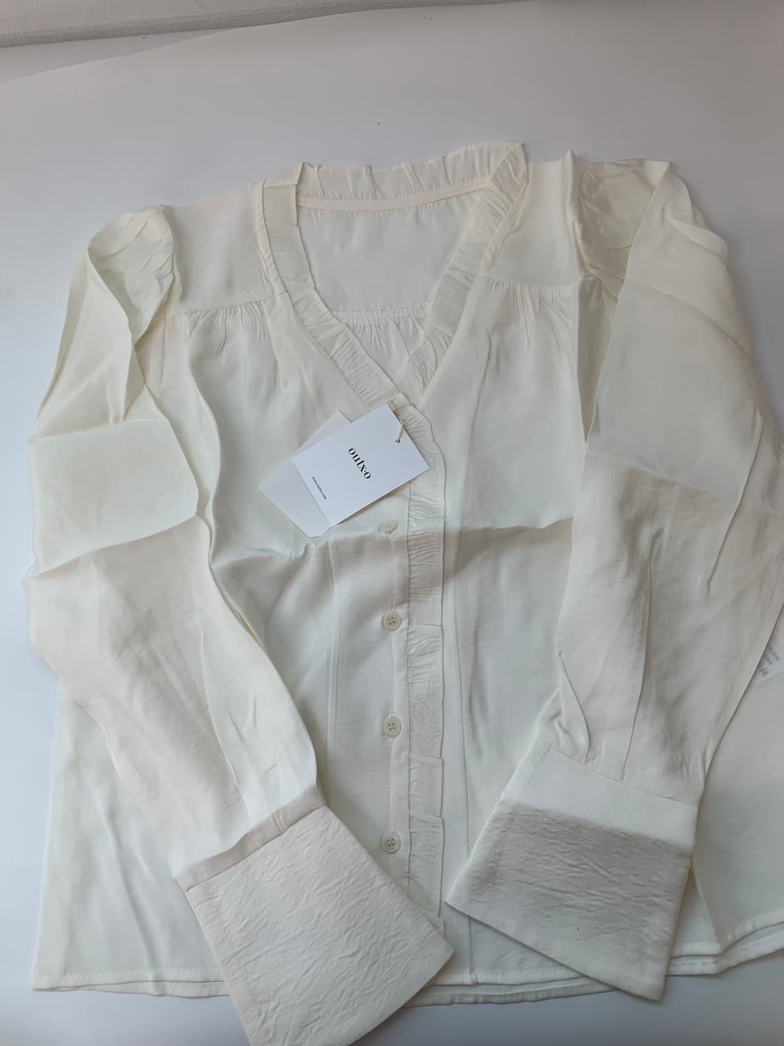 프릴 V넥 루즈핏 셔츠 상품이미지1