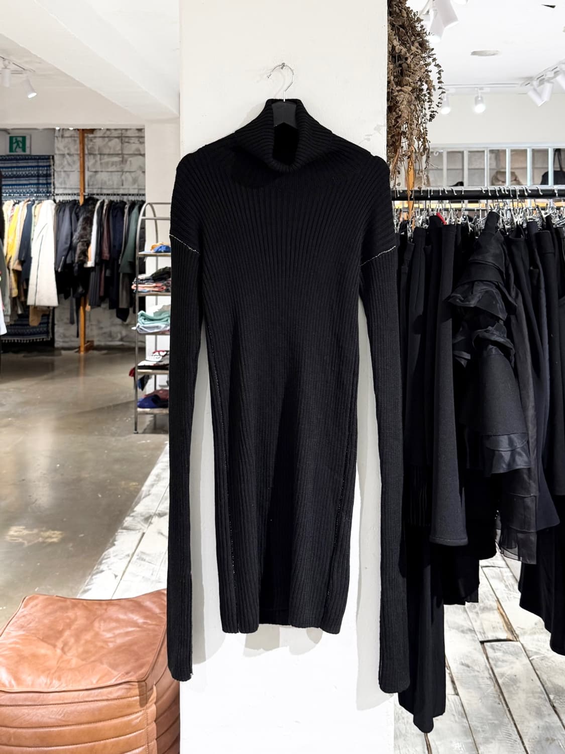 엠엠식스 블랙 하이넥 립니트 롱슬리브 탑 상품이미지1