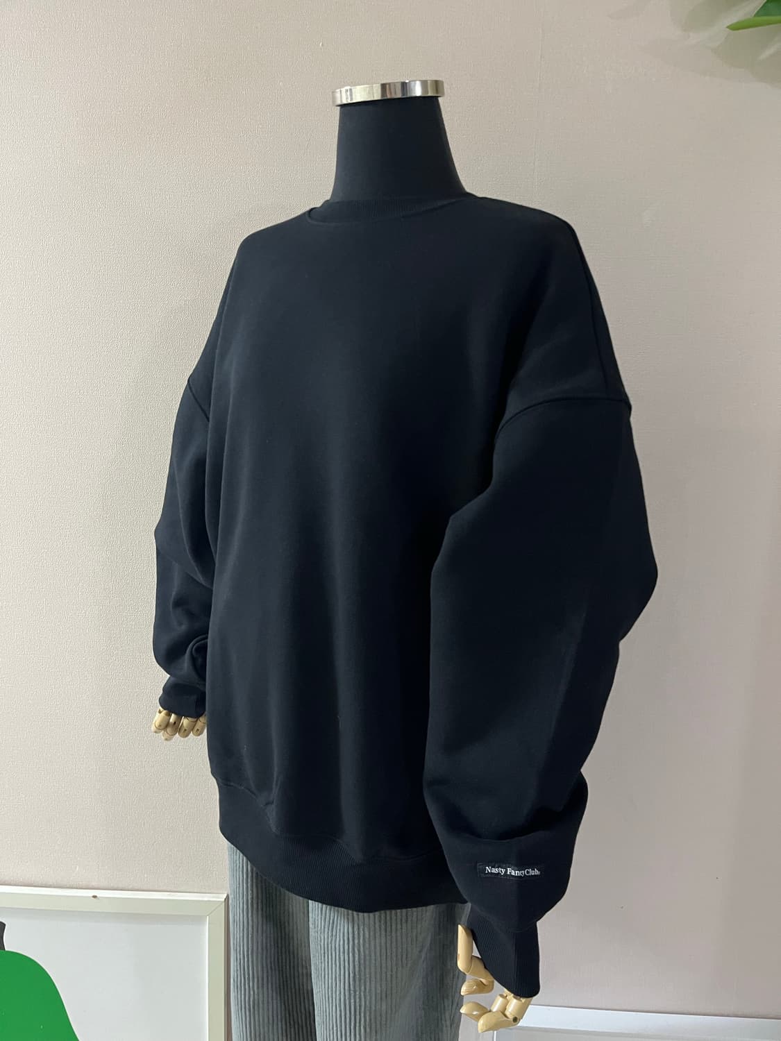 팬시클럽 블랙기모맨투맨 상품이미지7