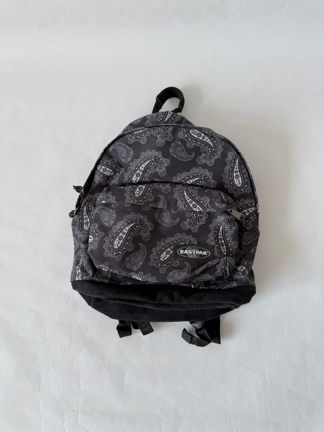 이스트팩(EASTPAK) 페이즐리 백팩(하단 스웨이드, 샘플택) 상품이미지1