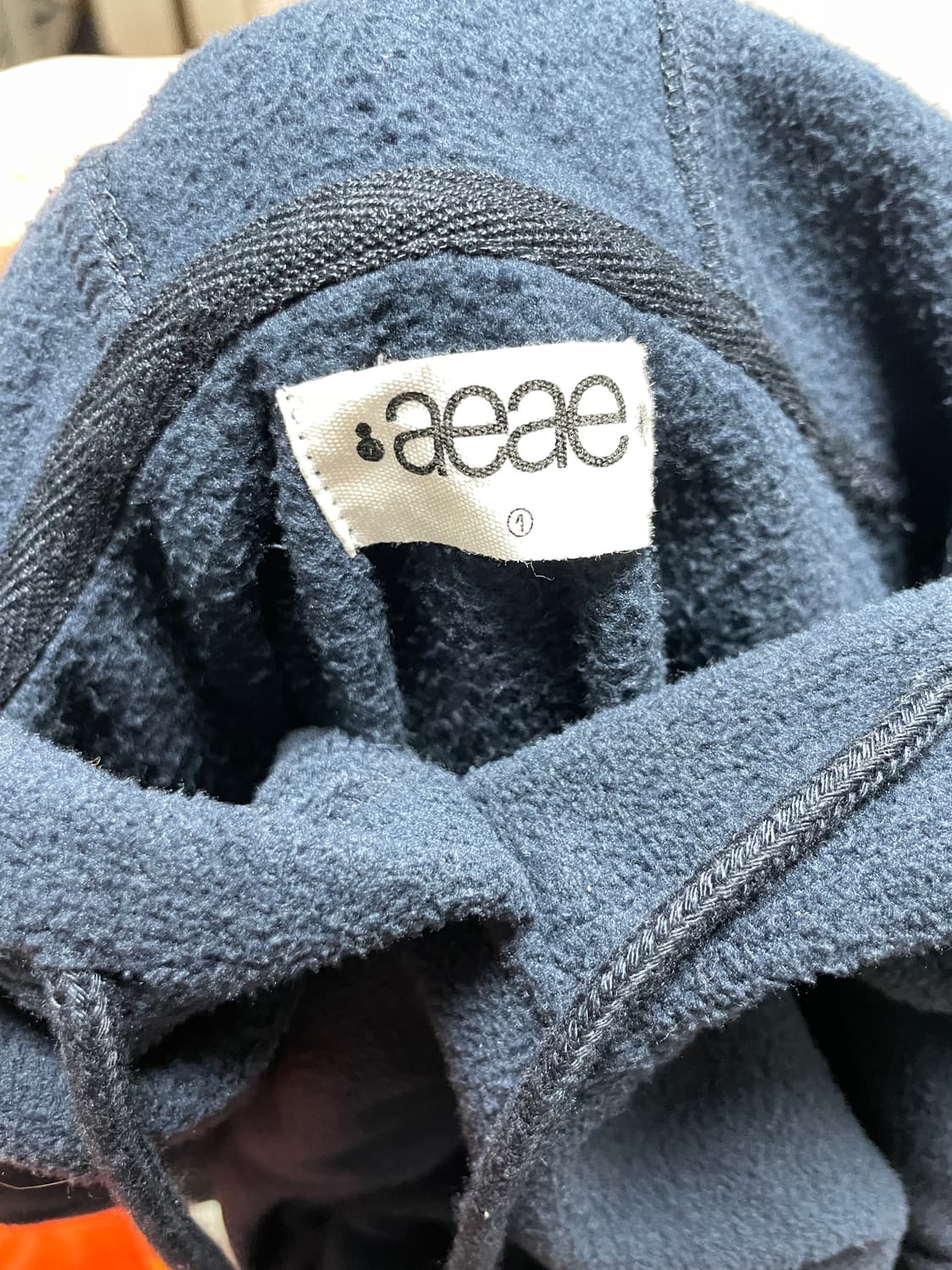 DOT SMALL LETTER FLEECE HOODIE [NAVY] 상품이미지3