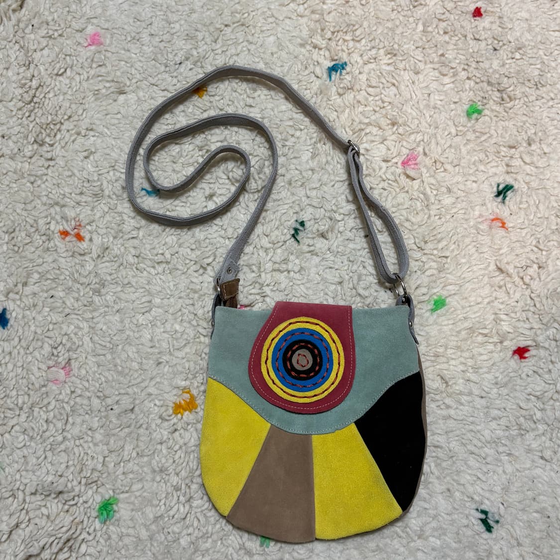 빈티지 스웨이드 핸드메이드  수공예 자수 크로스백 상품이미지1