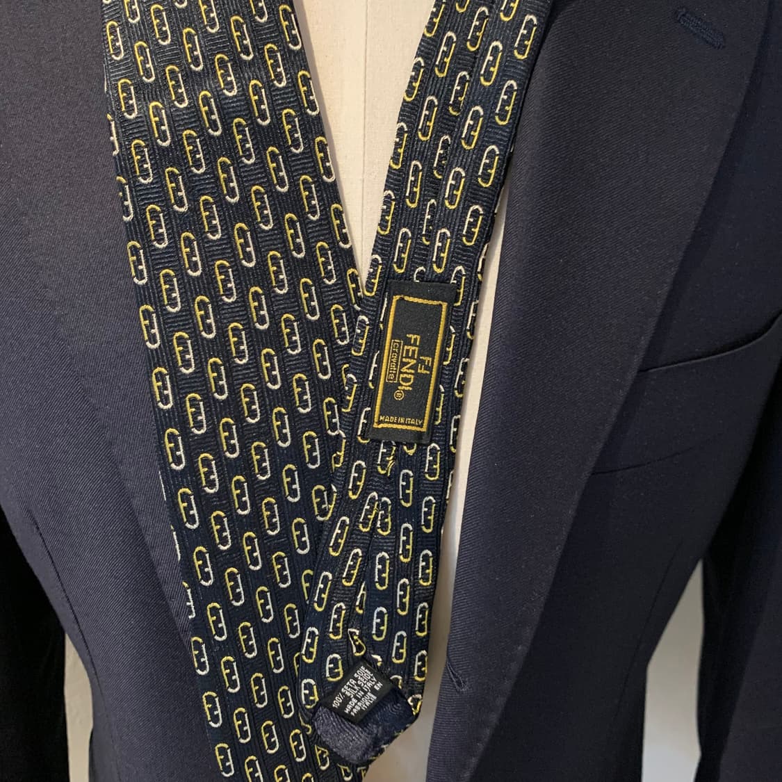 펜디(FENDI) FF모노그램 이태리 100실크 명품넥타이 정장룩코디 상품이미지2