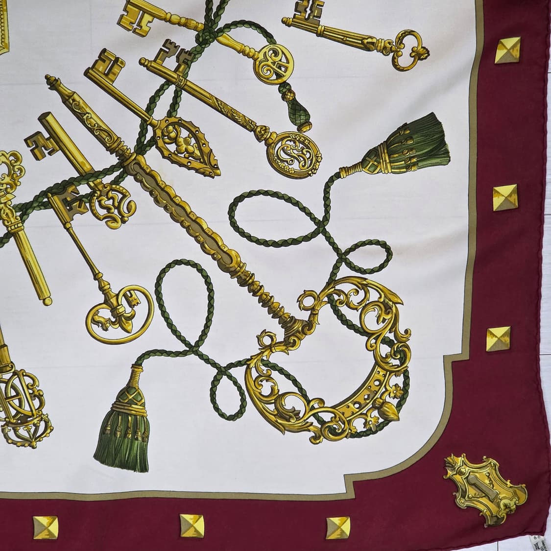 에르메스 스카프 까레 Les Cles 열쇠 패턴 실크 (버건디) 상품이미지2