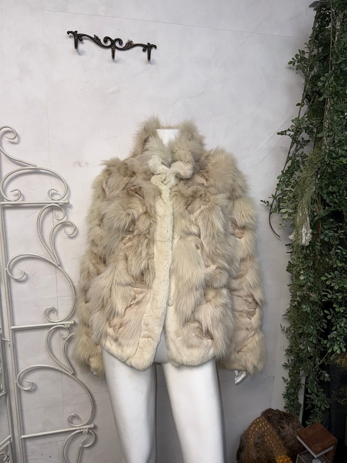 Ivory stitch detail fox fur jacket  상품이미지4