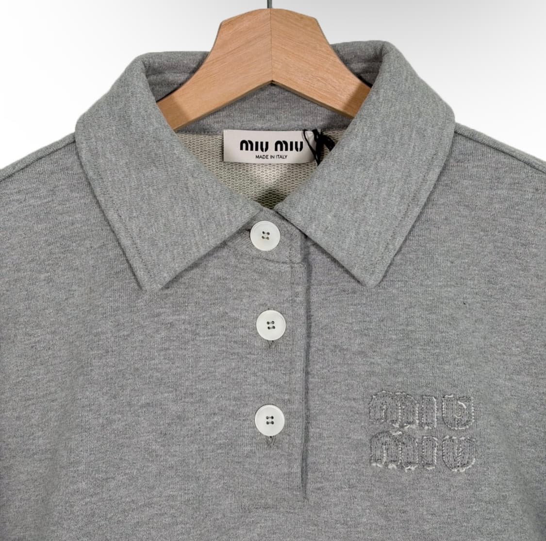 [S] 미우미우 포플린 셔츠 레이어드 카라 맨투맨 스웻 티셔츠 그레이 상품이미지4