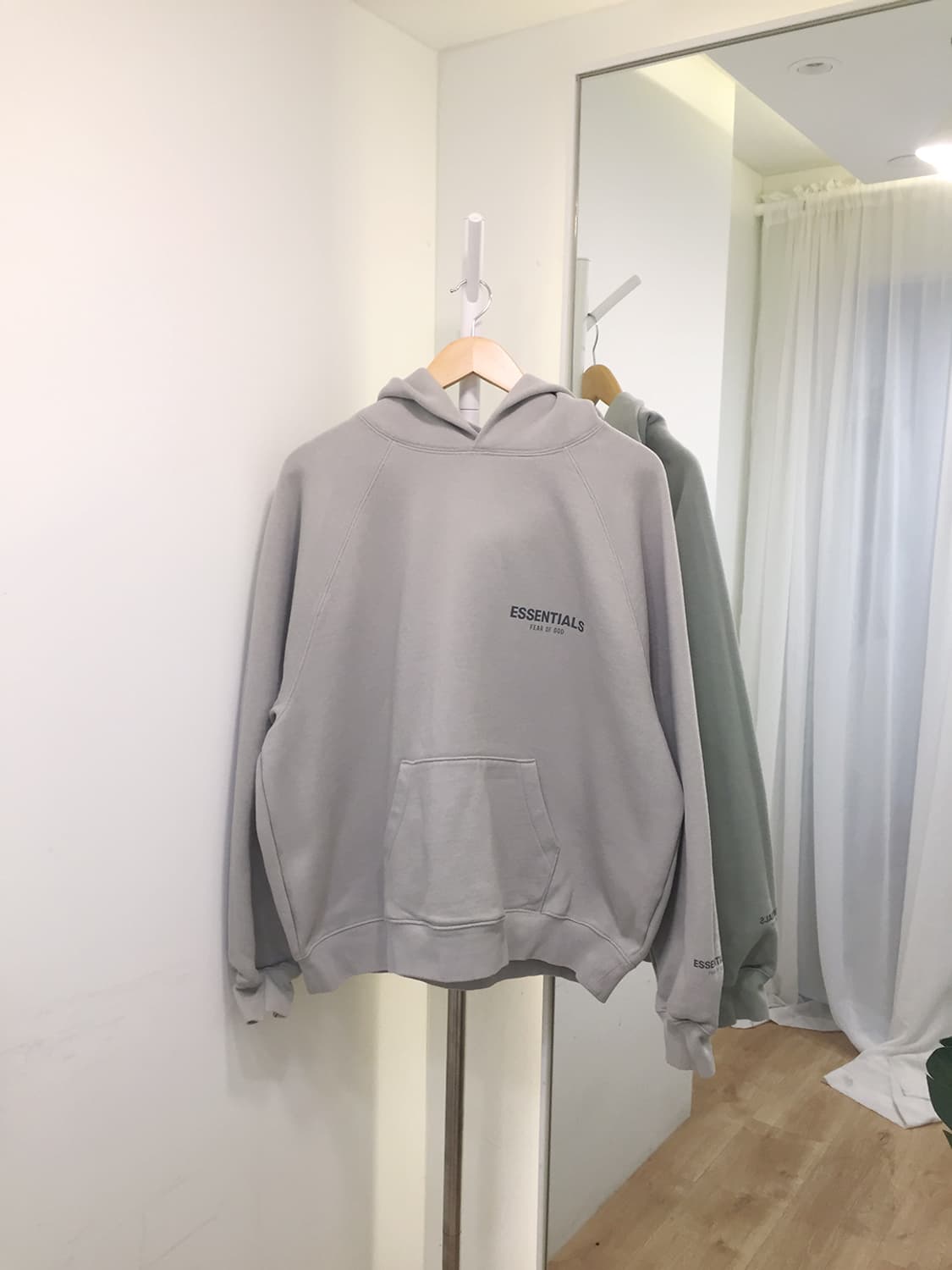 Unisex Fear of God Essentials Hoodie 105 상품이미지3