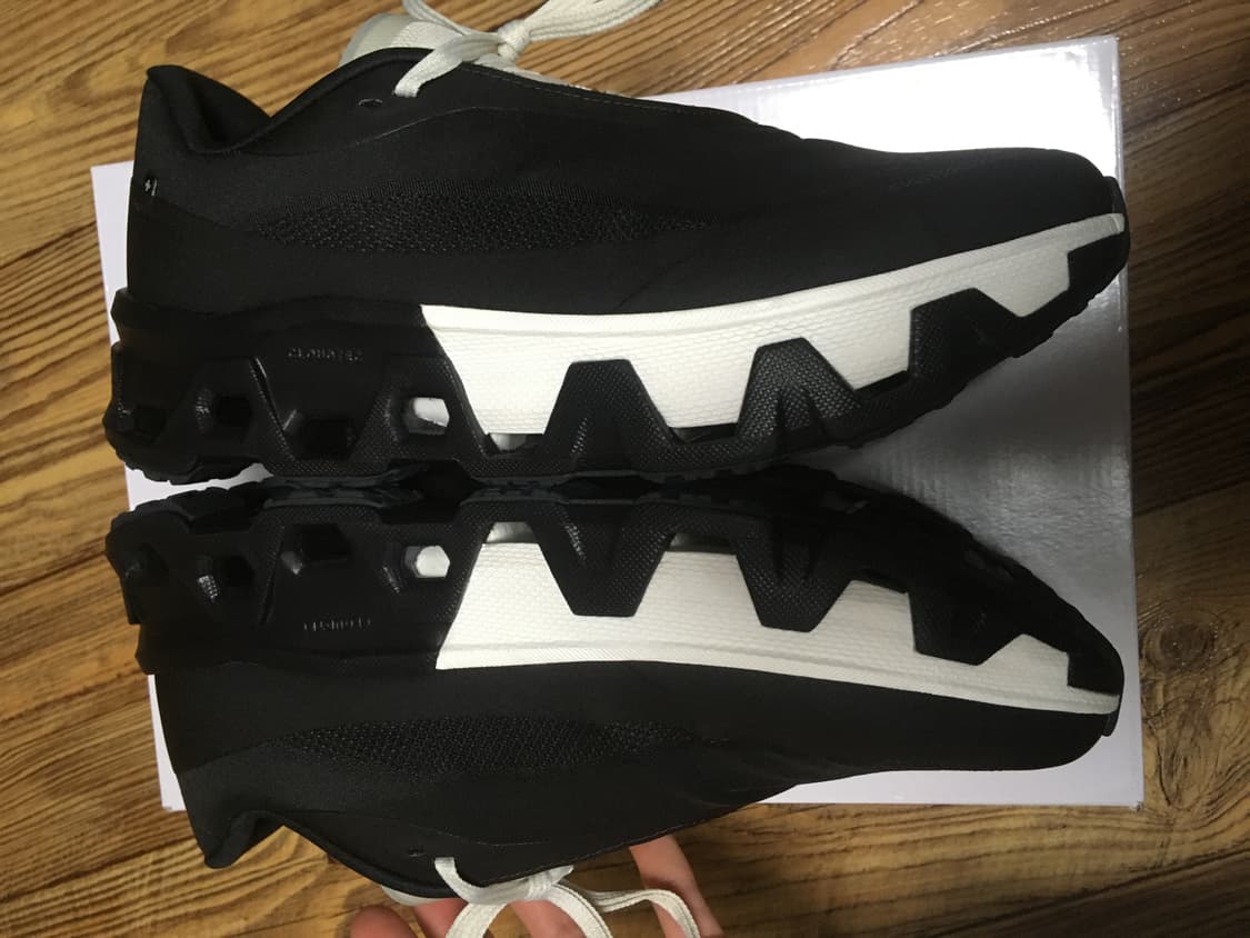 온러닝 파프 클라우드몬스터 하이퍼 블랙 판매합니다 상품이미지6