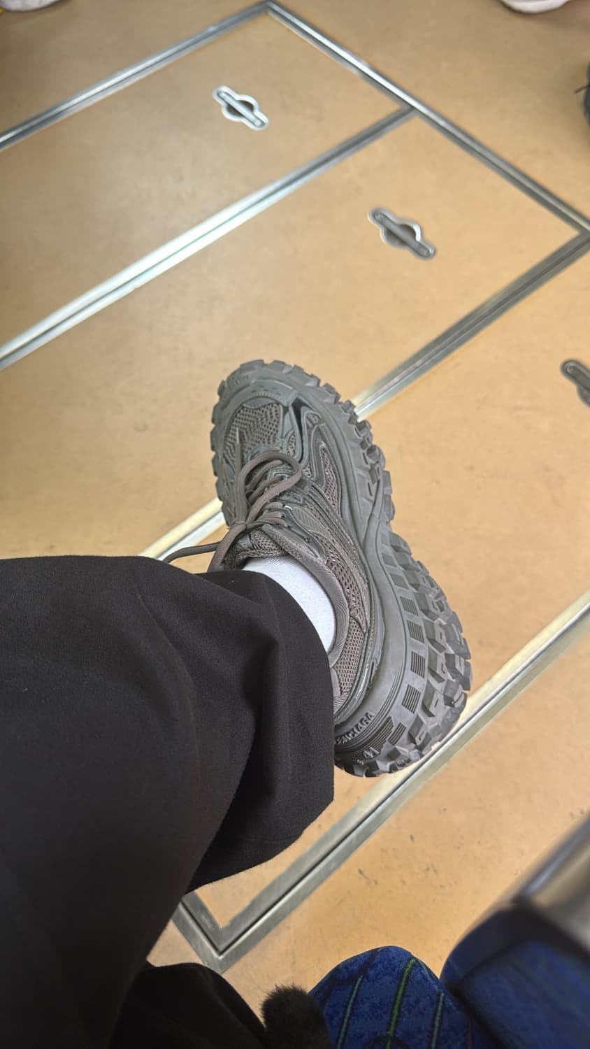 발렌시아가 디펜더 그레이 41 상품이미지3