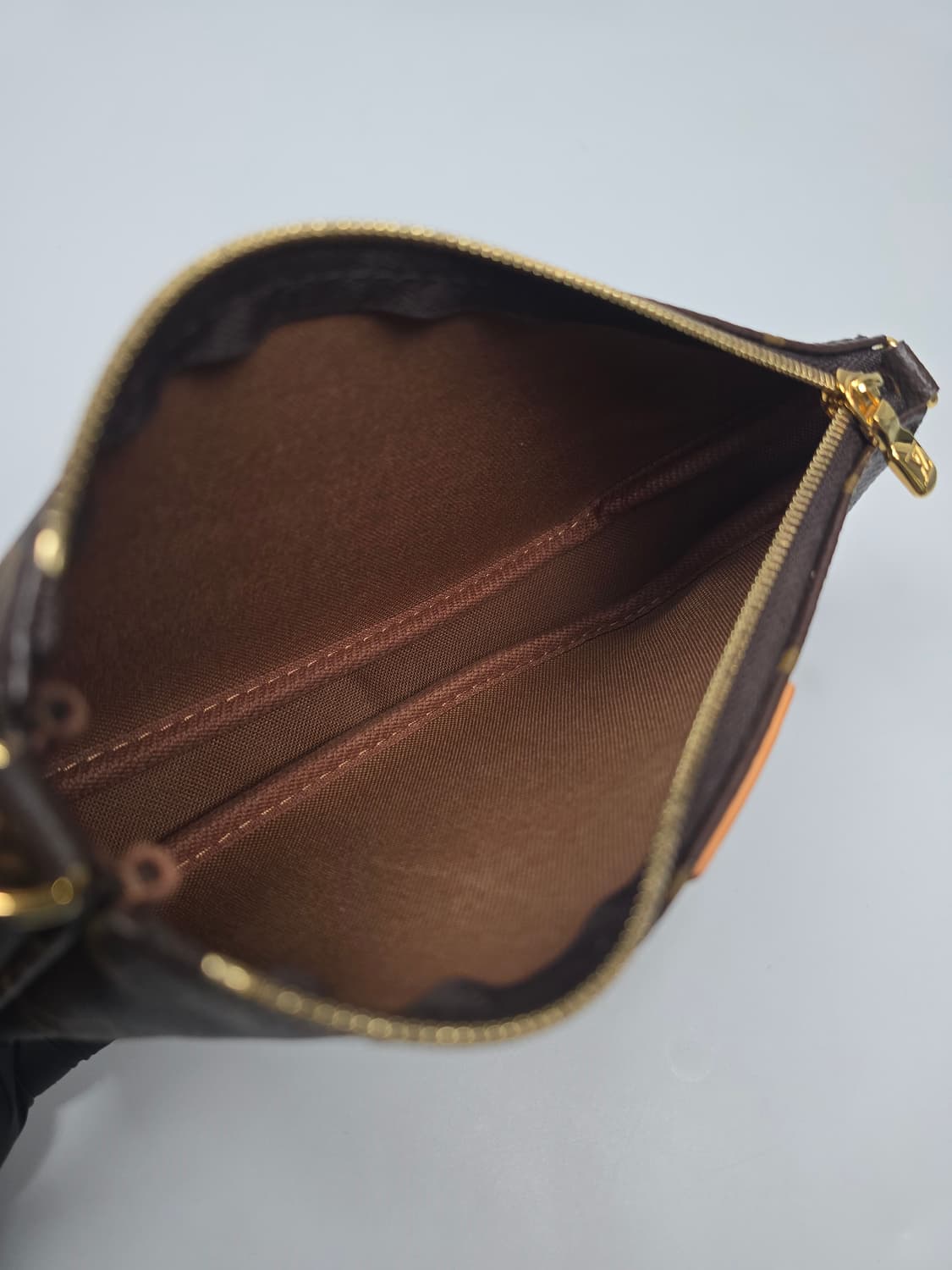 루이비통 멀티 포쉐트 악세수아 크로스백 상품이미지5