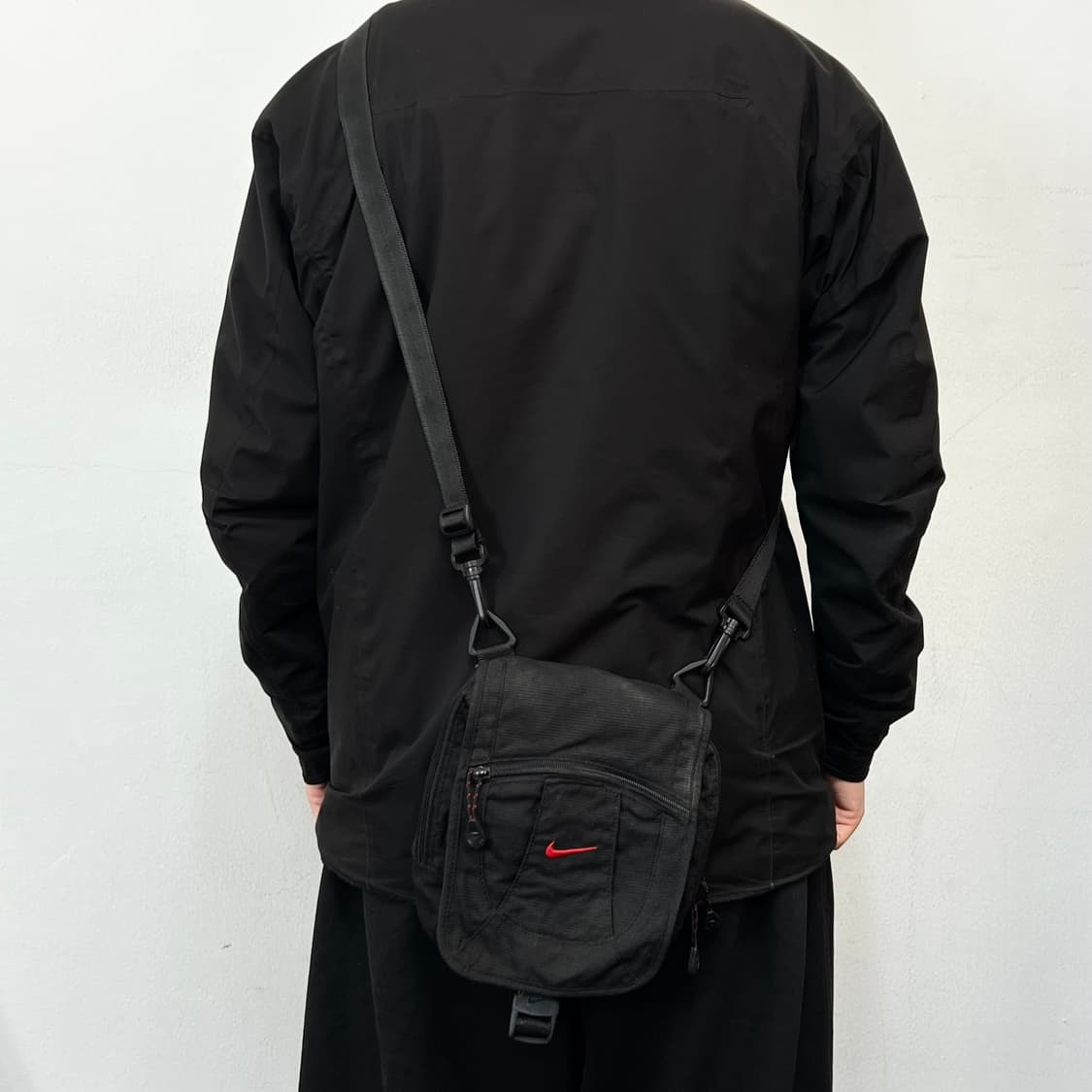 나이키 스우시 미니백 블랙 상품이미지2