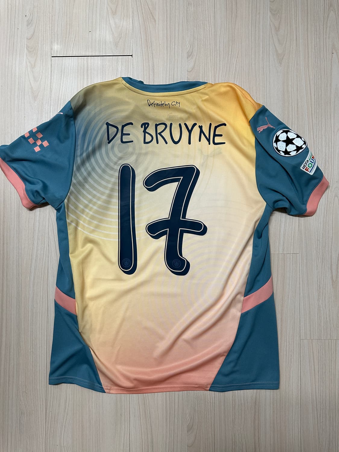 [L] 맨시티 24/25 오아시스 더브라위너 유니폼 상품이미지1