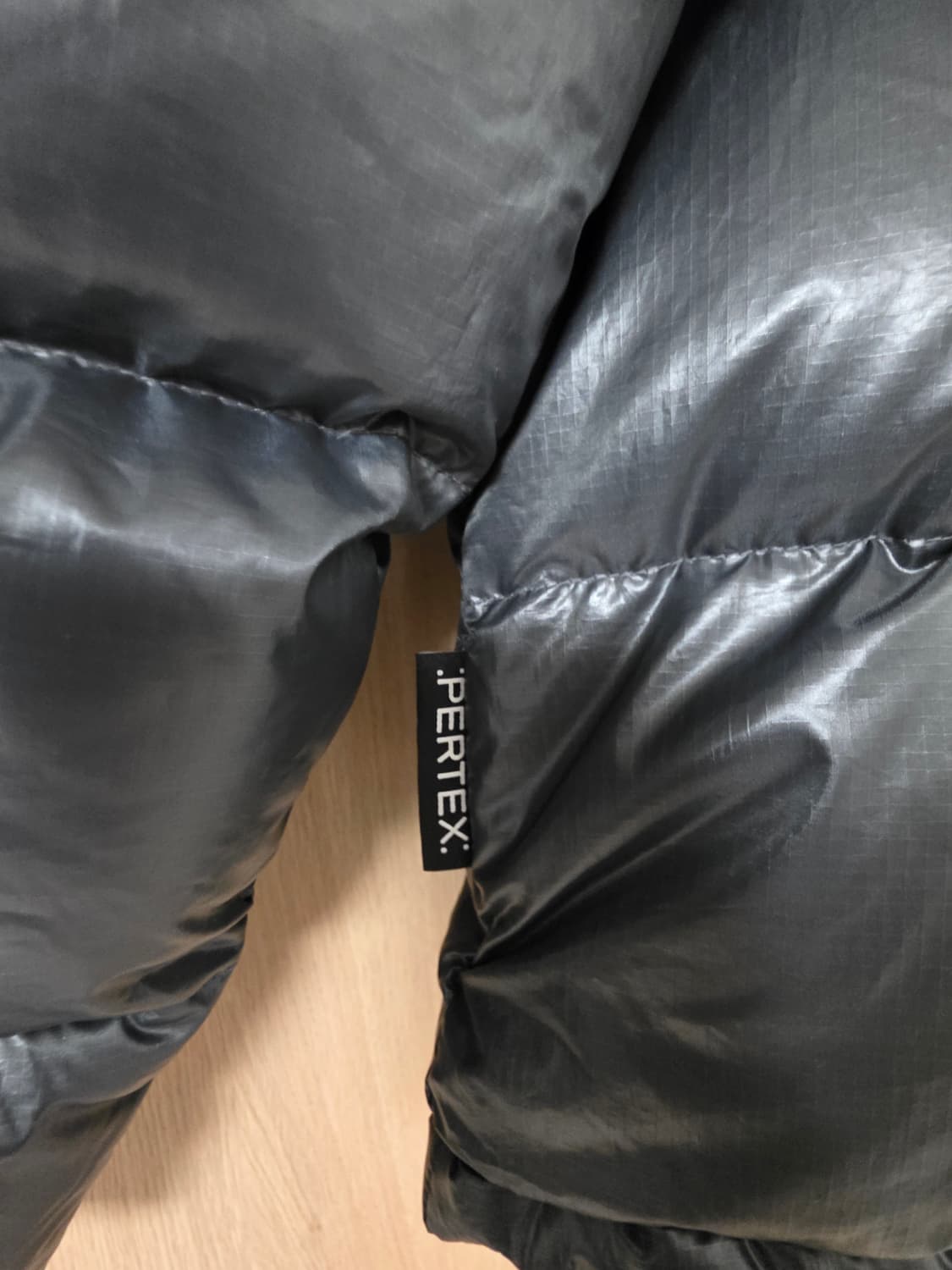 퀀텀눕시 2024 실버그레이 100(L) 팝니다. 상품이미지2