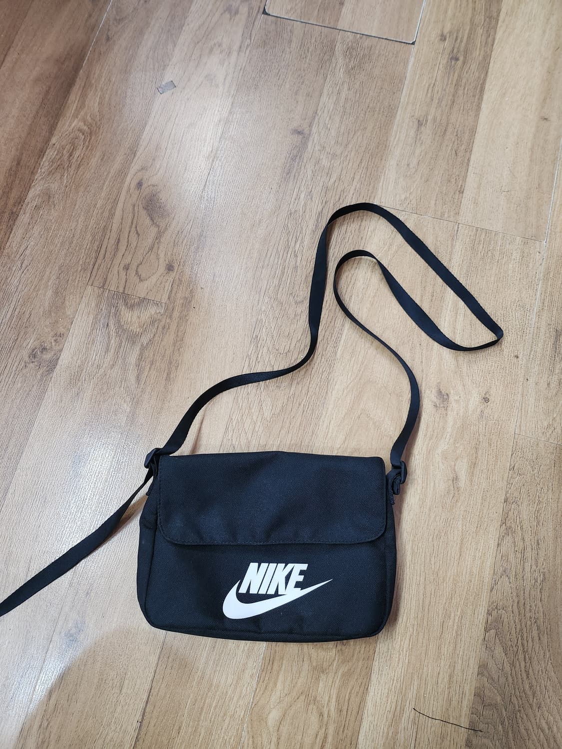 1092) 나이키 스포츠웨어 퓨추라 크로스백 상품이미지1