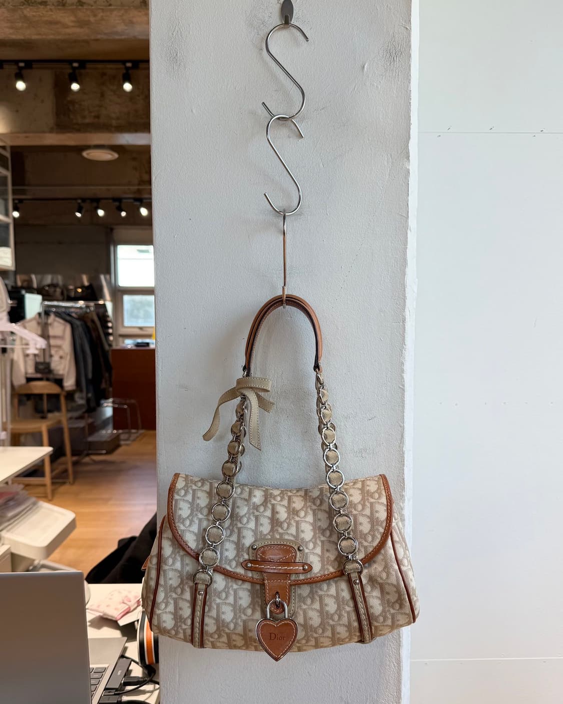 크리스찬 디올 베이지 로맨틱 트로터 숄더백  상품이미지2