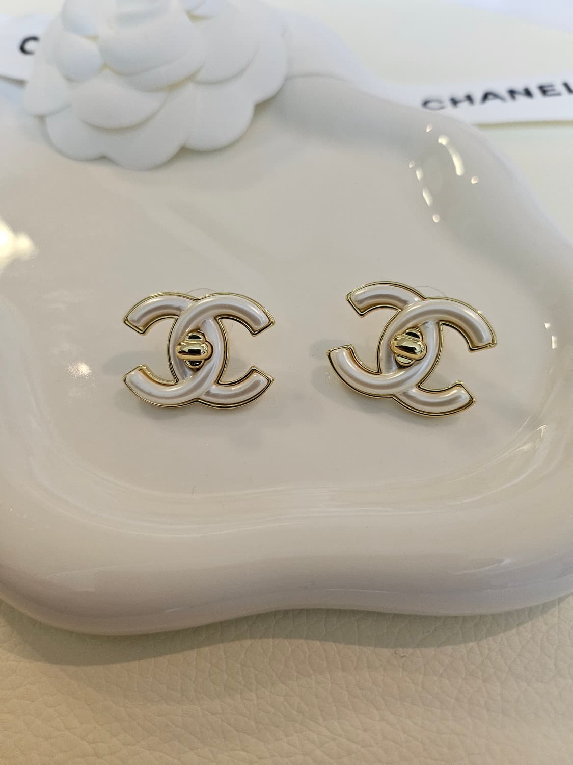 샤넬 CC로고 턴락 금장 귀걸이 업사이클링  상품이미지1
