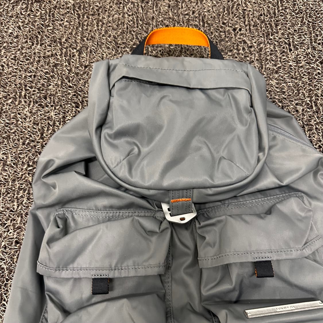 로우로우 포켓 백팩 챠콜 상품이미지3