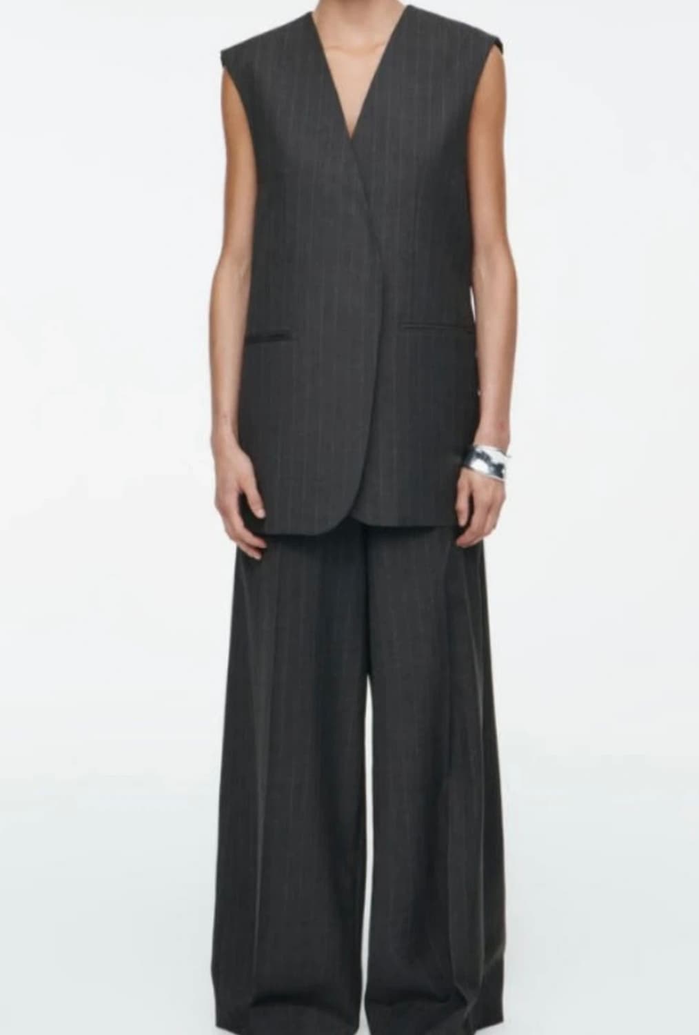 [40] 코스 cos 와이드 레그 핀스트라이프 슬랙스 상품이미지2