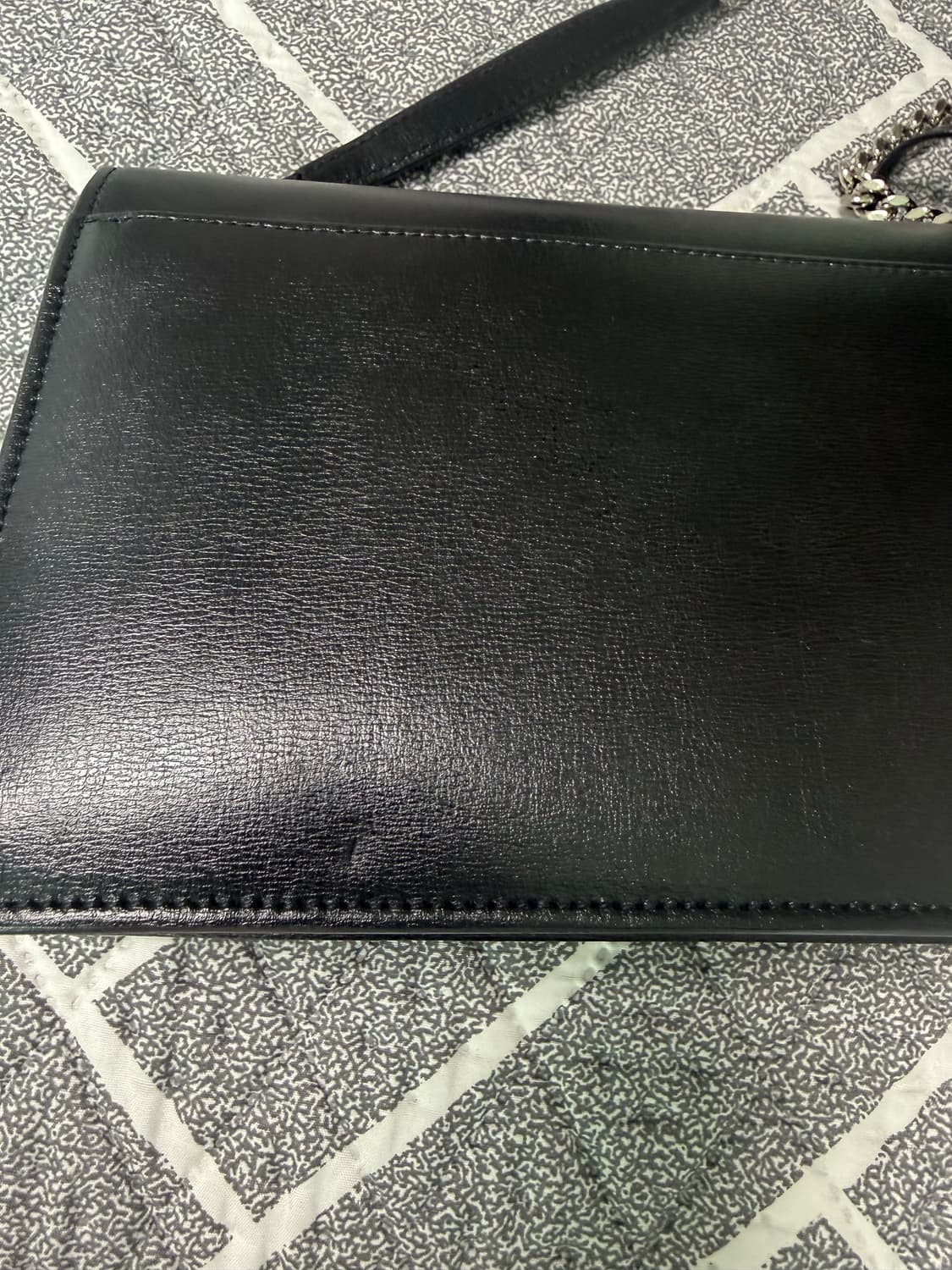 생로랑 스무스 레더 실버 모노그램 선셋 미디움백 블랙 상품이미지8