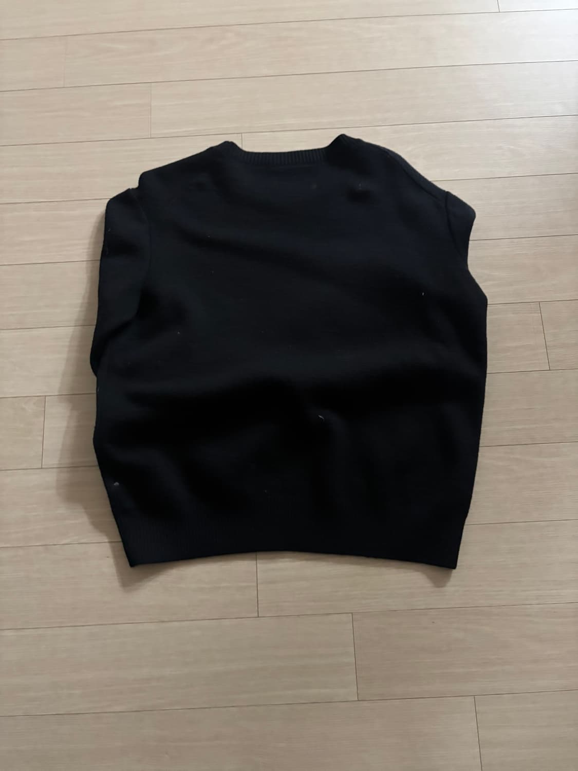 아미 스몰 하트 로고 크루넥 블랙 니트 상품이미지3