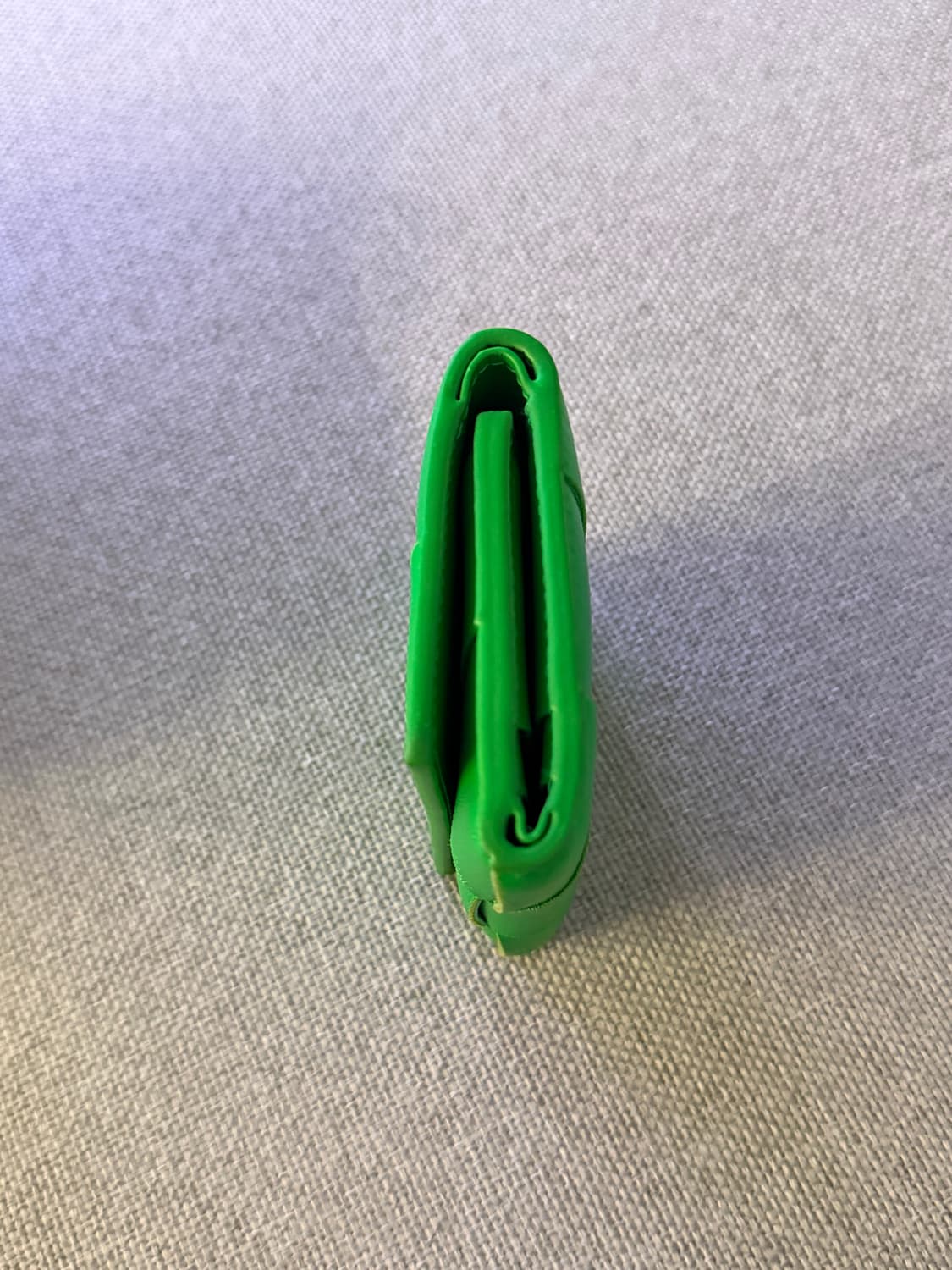 보테가 베네타 카세트백 트라이폴드 지퍼 지갑 패러킷 상품이미지8