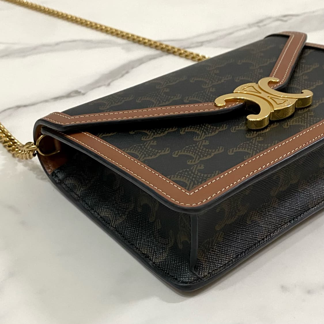 셀린느 월렛 온 체인 마고 트리옹프 캔버스 카프스킨 탄 숄더백 크로스백 상품이미지3