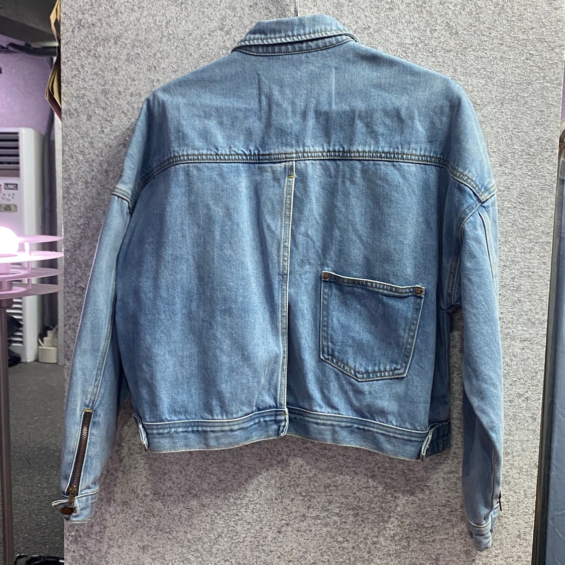 앤더슨벨 백절개 크롭 데님자켓 B3684 상품이미지4