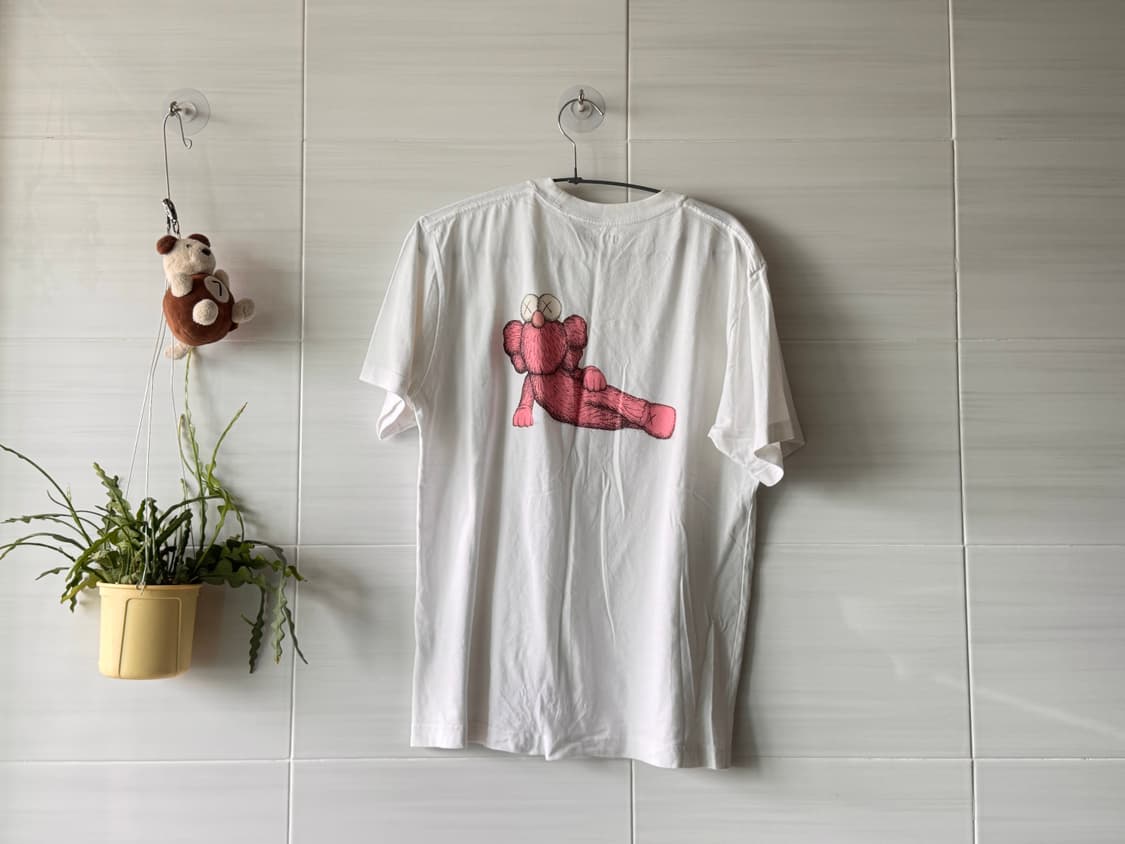 Uniqlo UT 유니클로 KAWS 반팔 상품이미지1