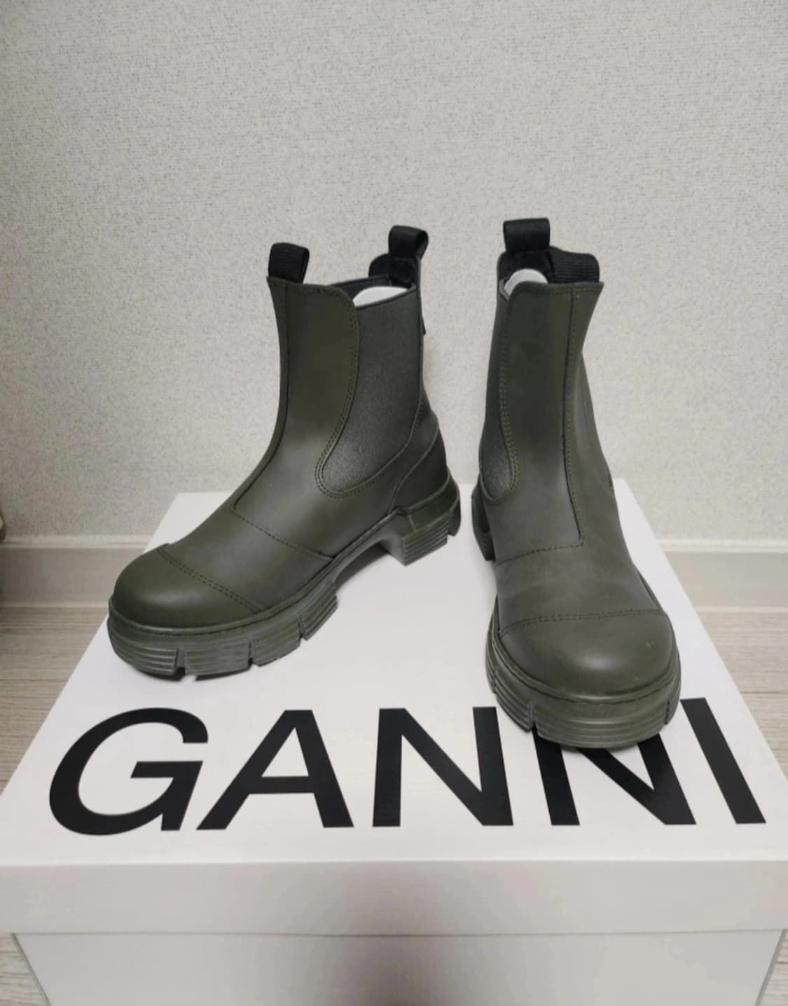 [새상품]가니 러버 첼시 부츠 카키 35 상품이미지1
